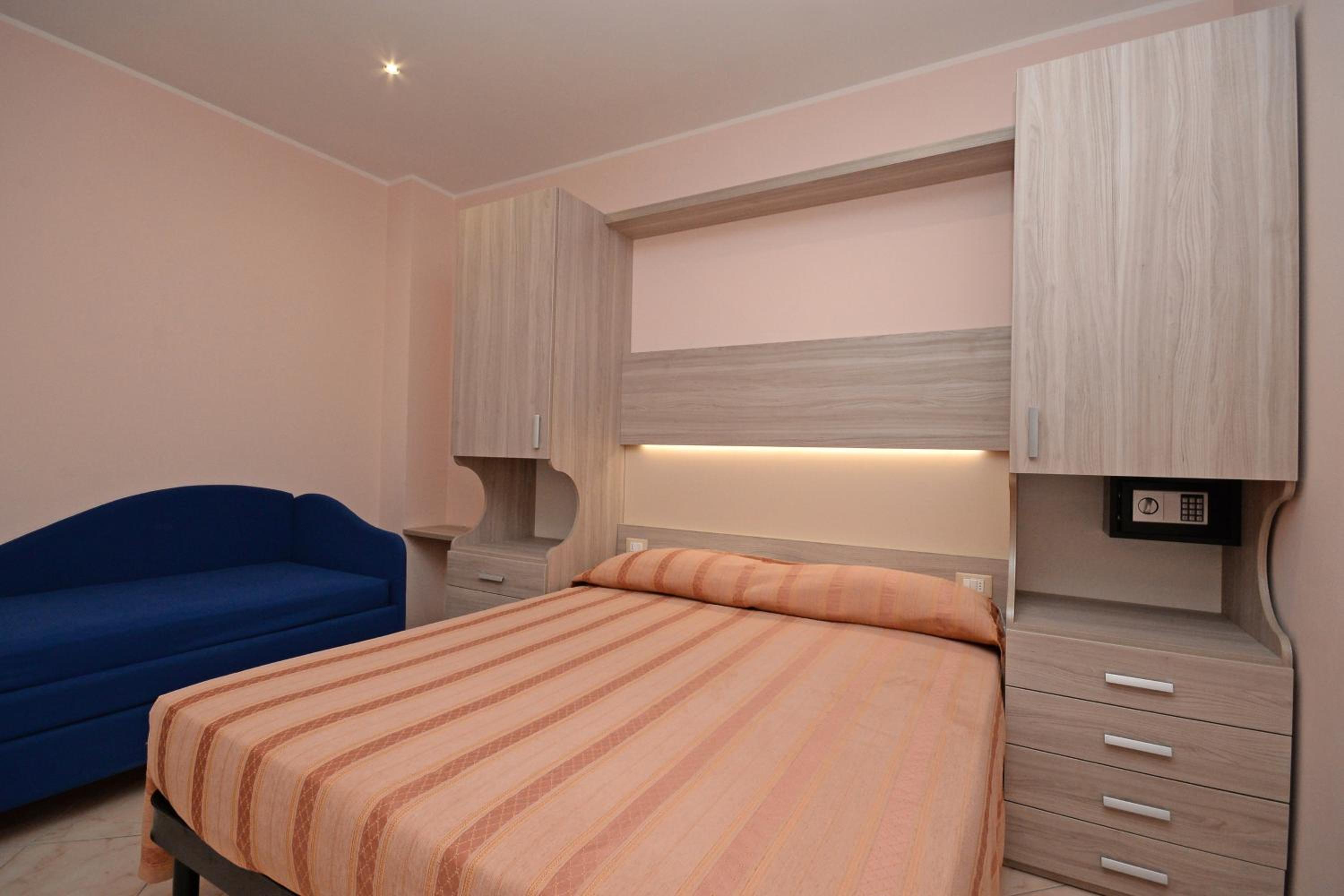 Triple Room - Photo 6