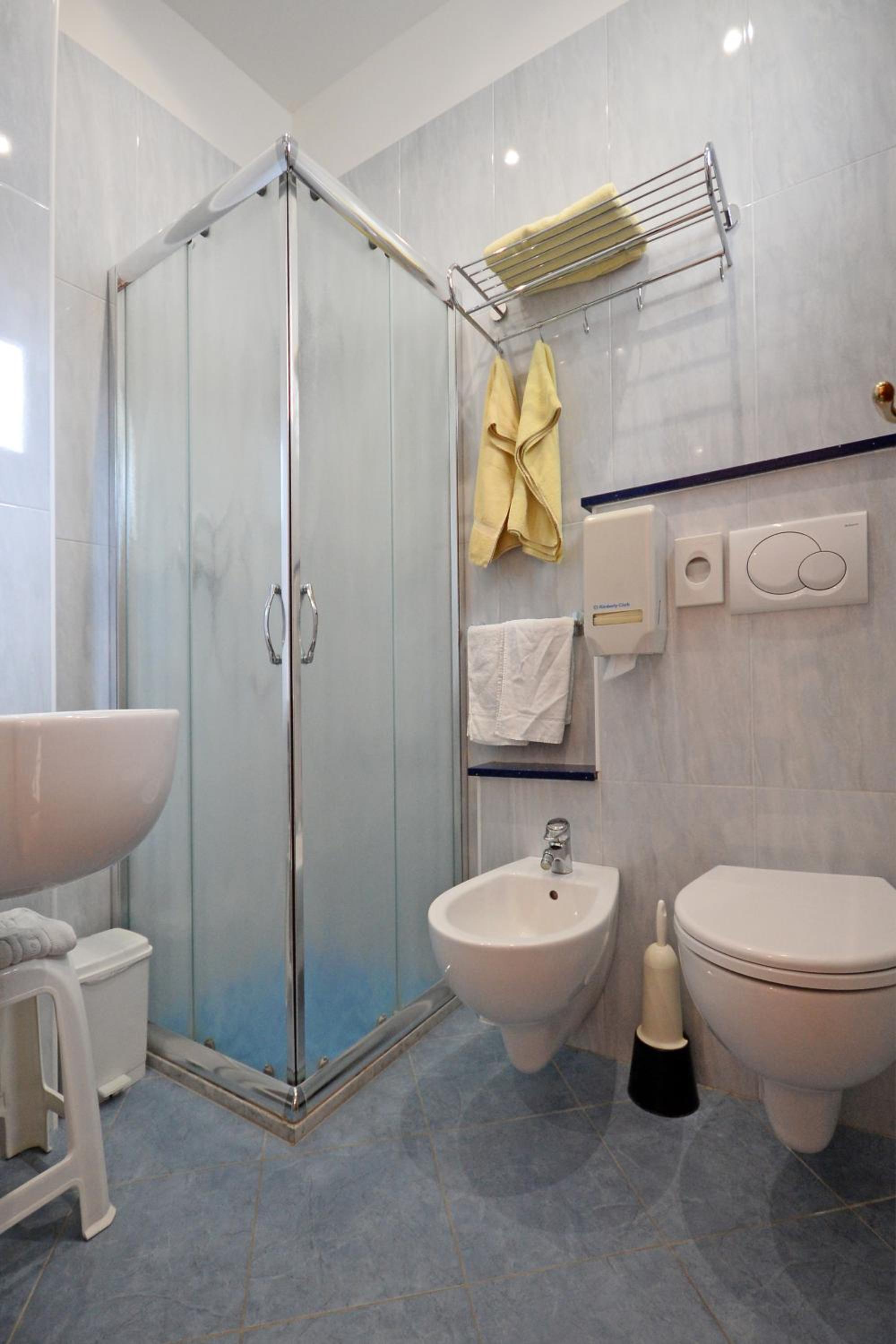 Double Room - Photo 7