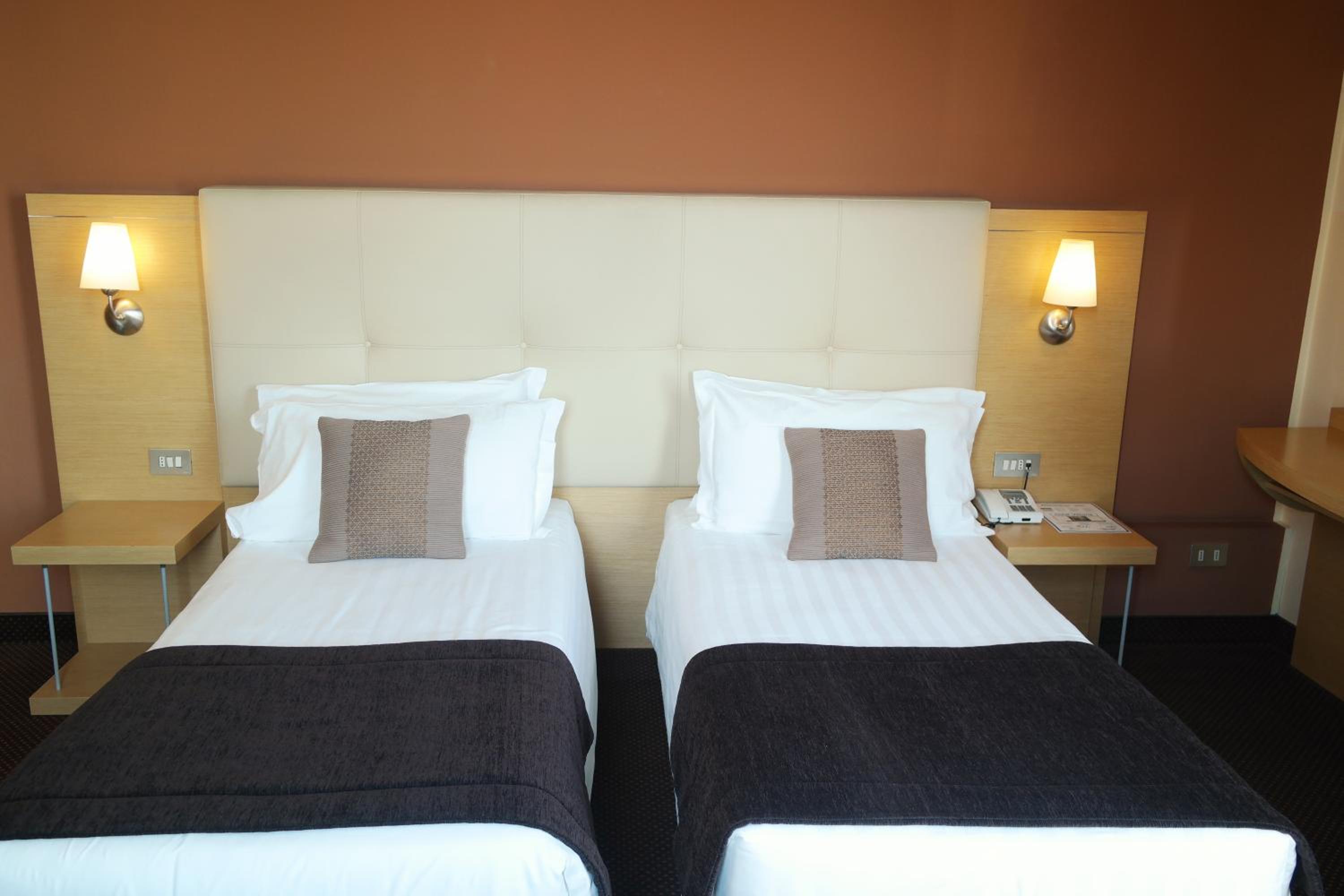Double or Twin Room - Photo 11