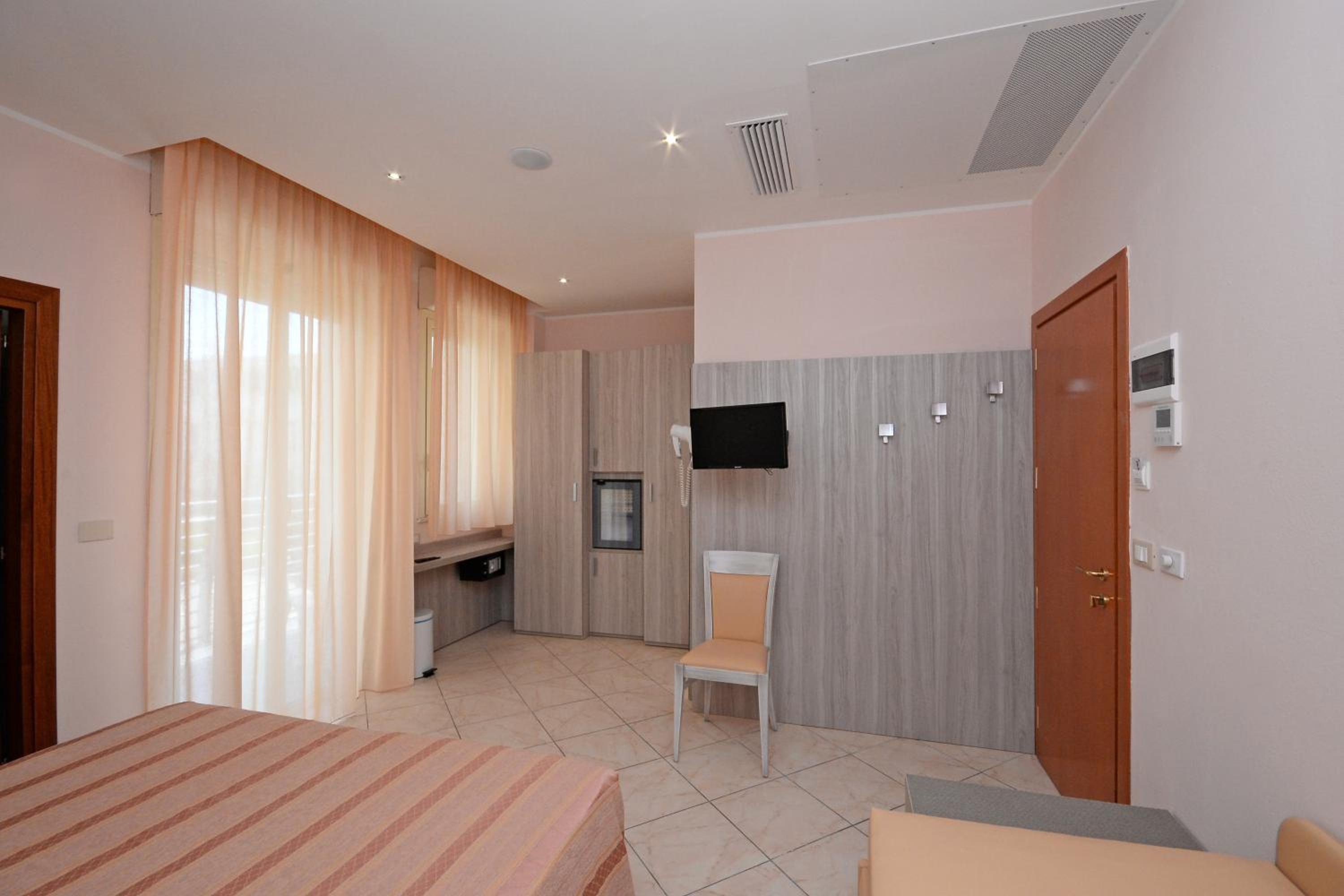Double Room - Photo 6