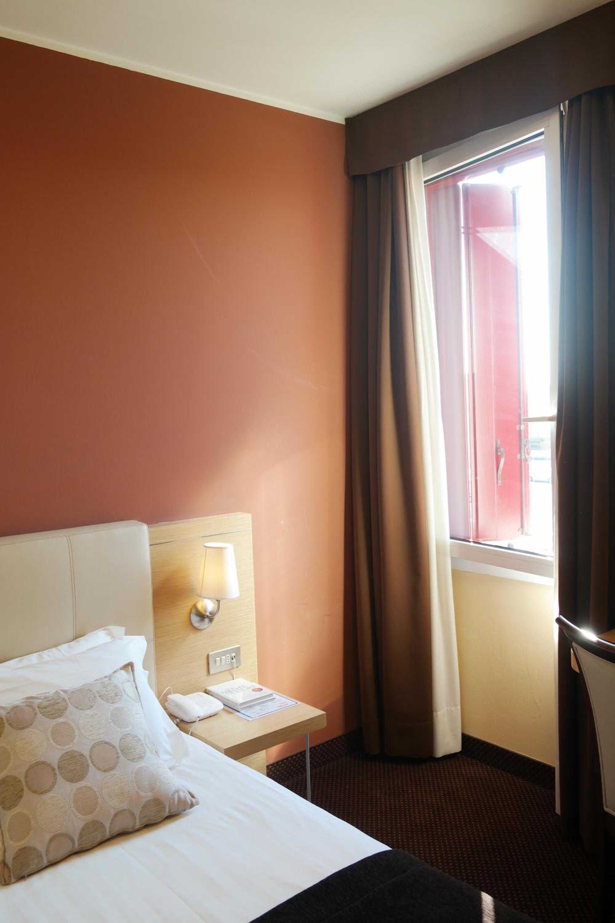 Single Room photo 2