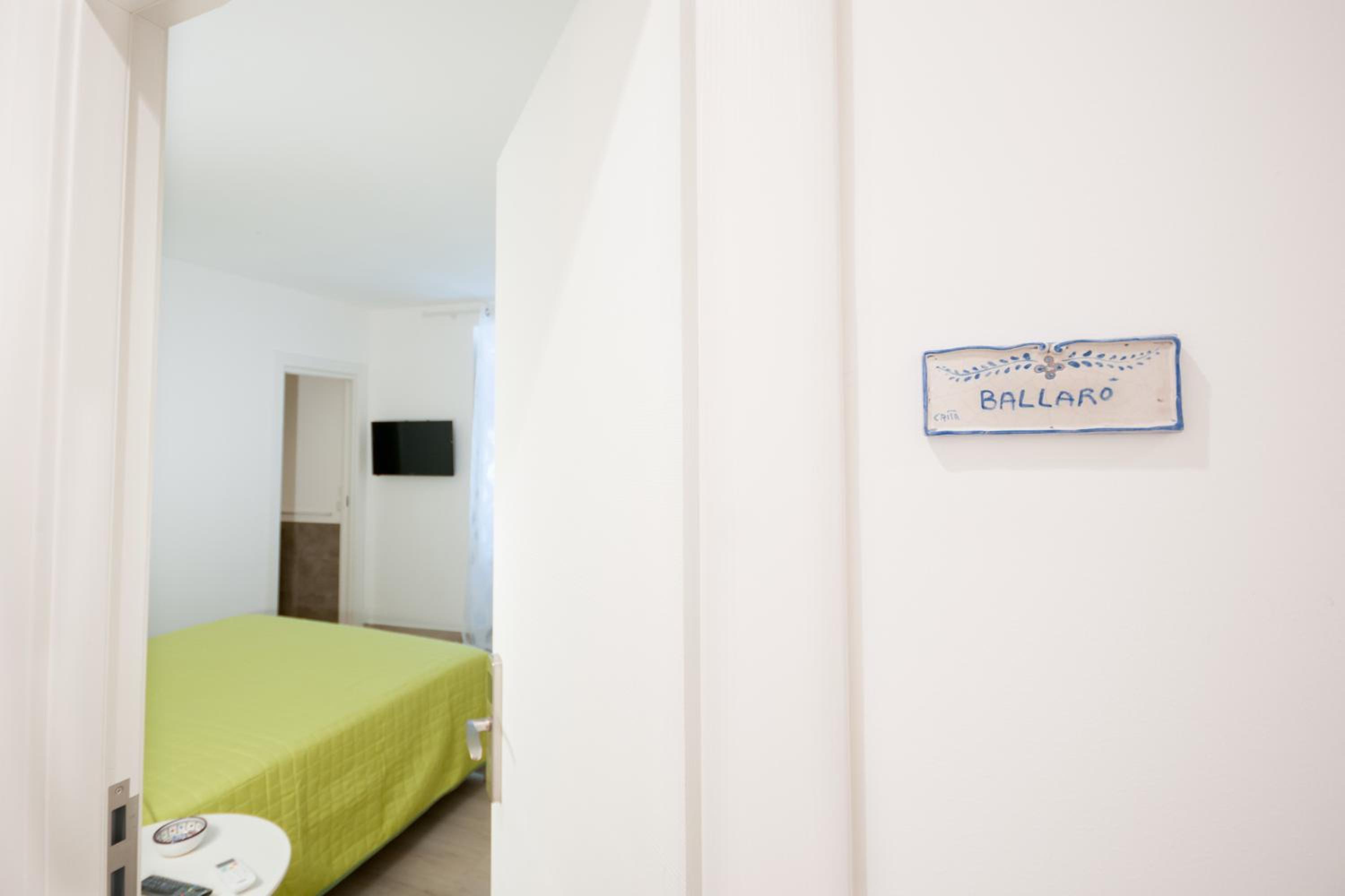 Double Room with Private Bathroom photo 3