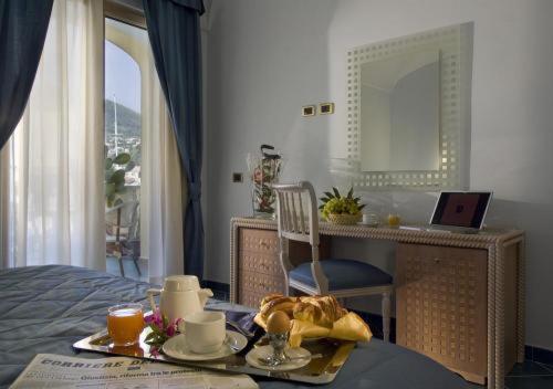Superior Double Room with Harbor View - Photo 1