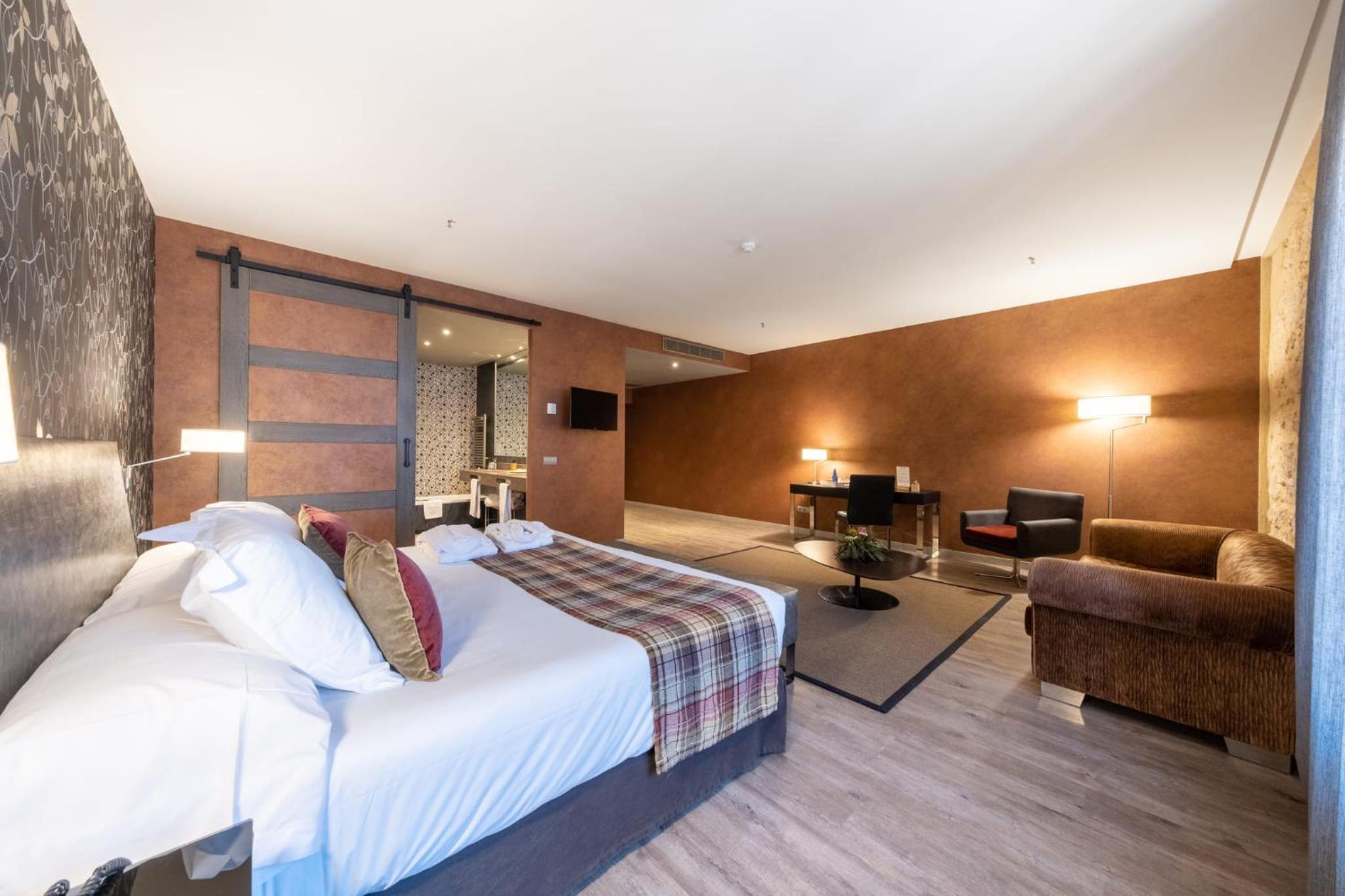 Cloister Junior Suite Spa Access - Photo 1