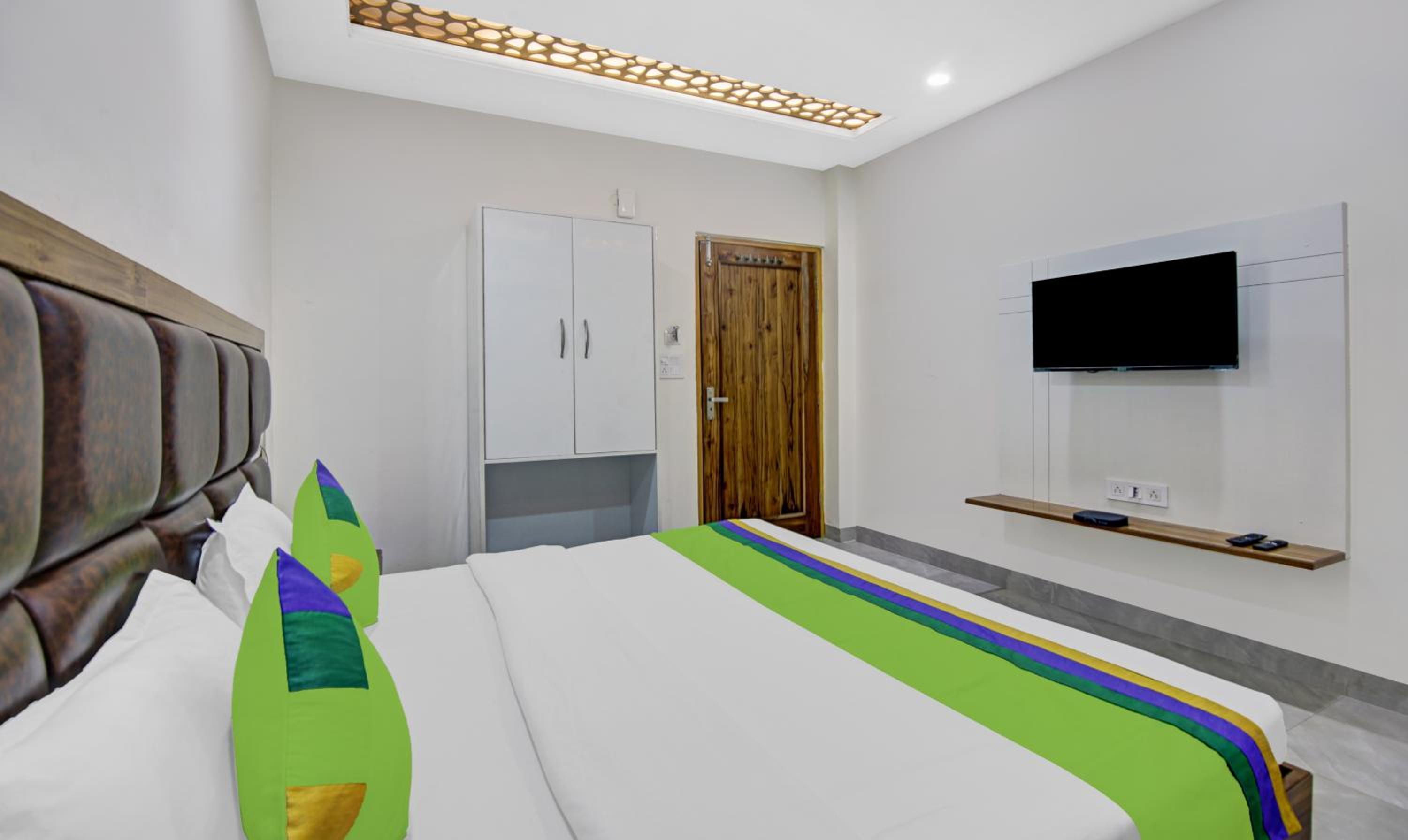 Deluxe Double Room - Photo 8