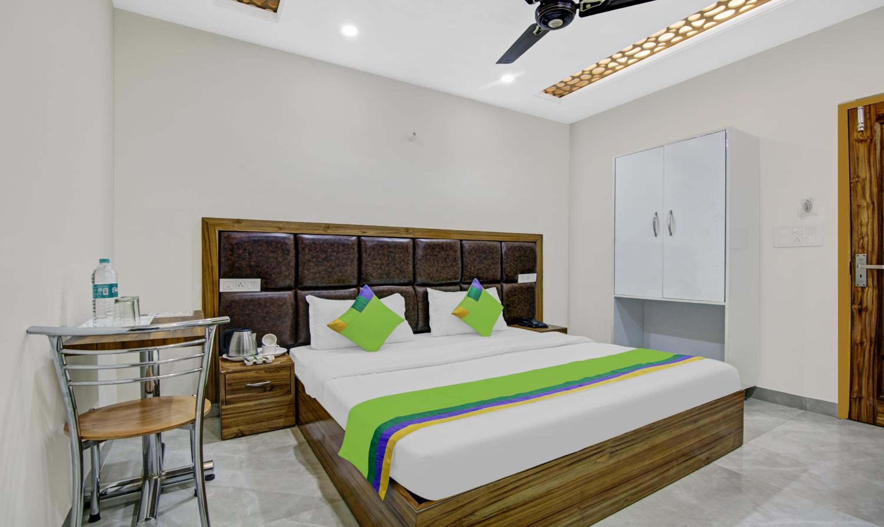 Deluxe Double Room - Photo 9