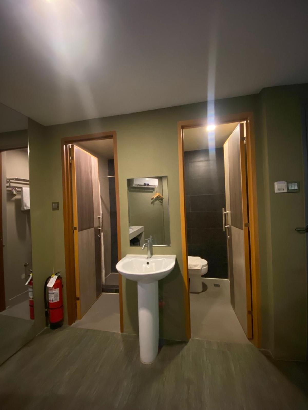 8-Bed Mixed Dormitory Room photo 3