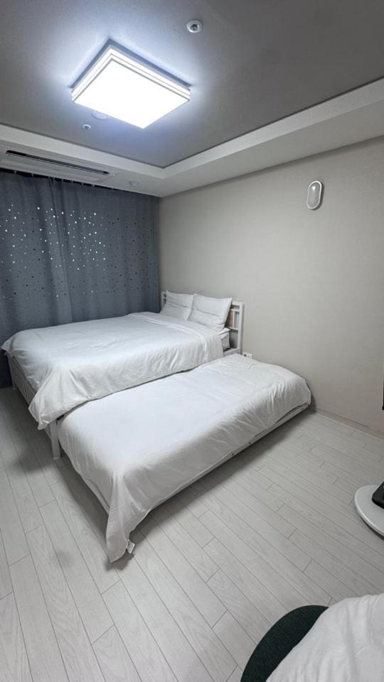 Deluxe Queen Room with Two Queen Beds photo 3