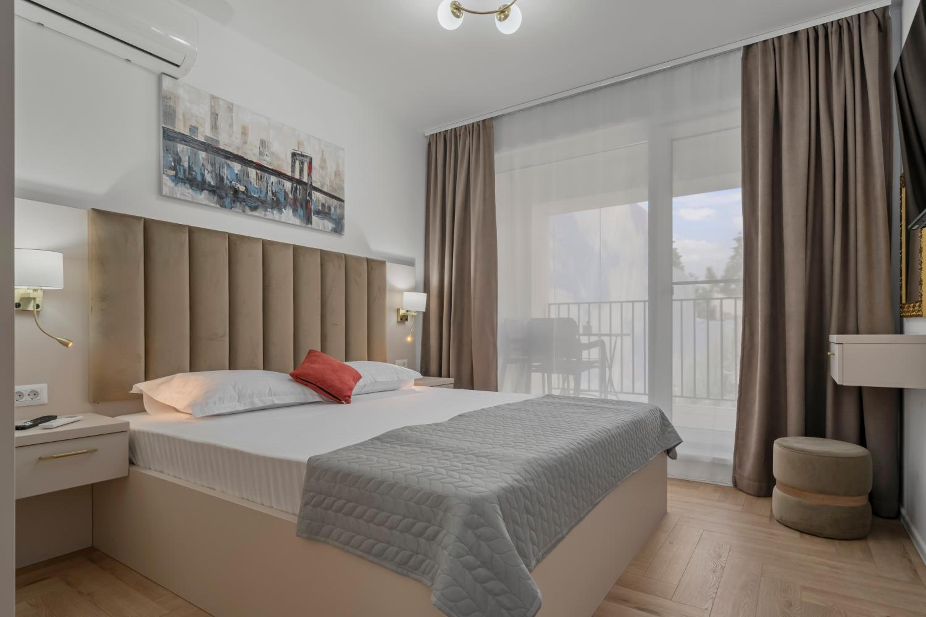 Deluxe One-Bedroom Apartment with Balcony