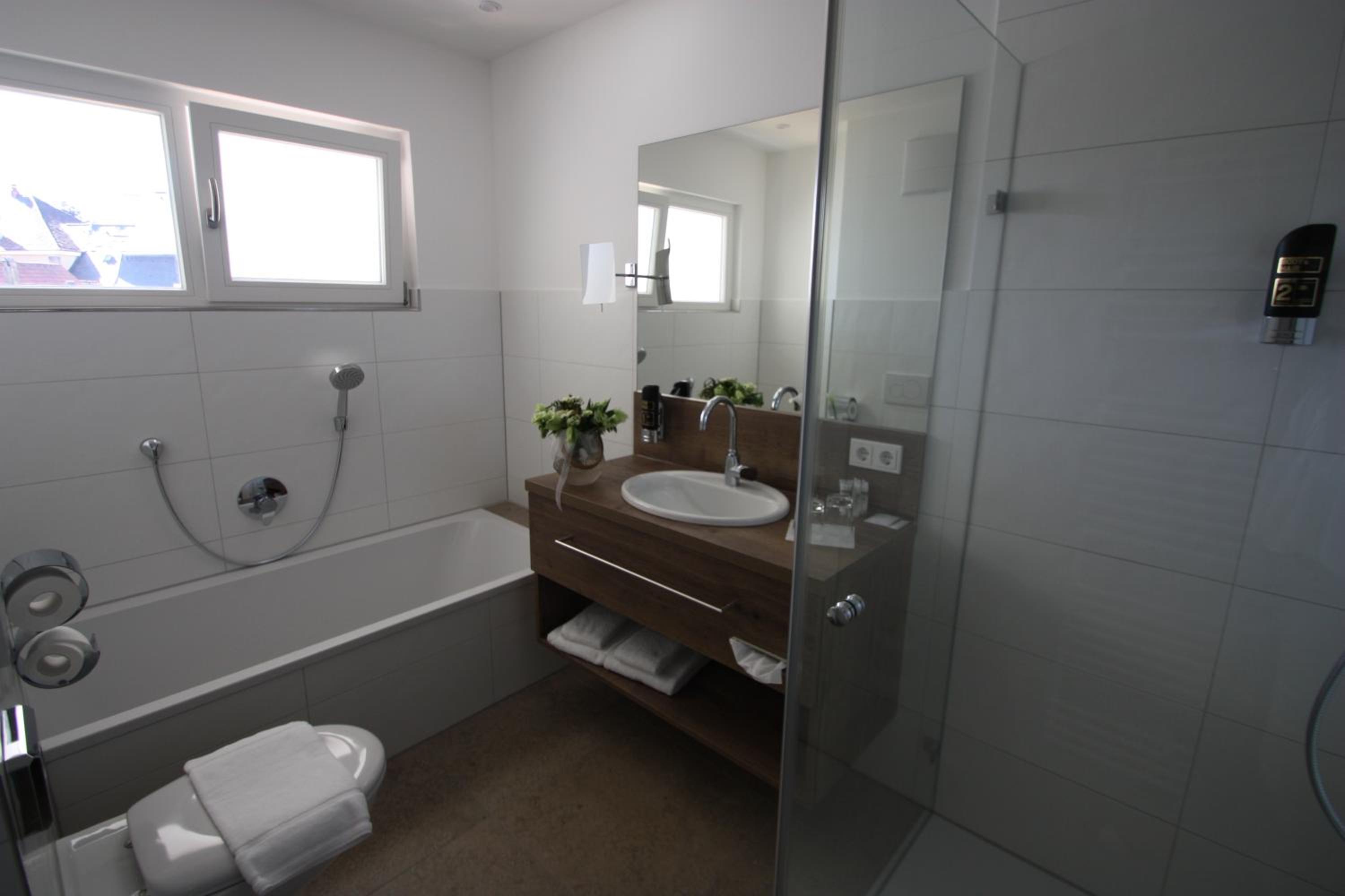 Suite - Photo 5