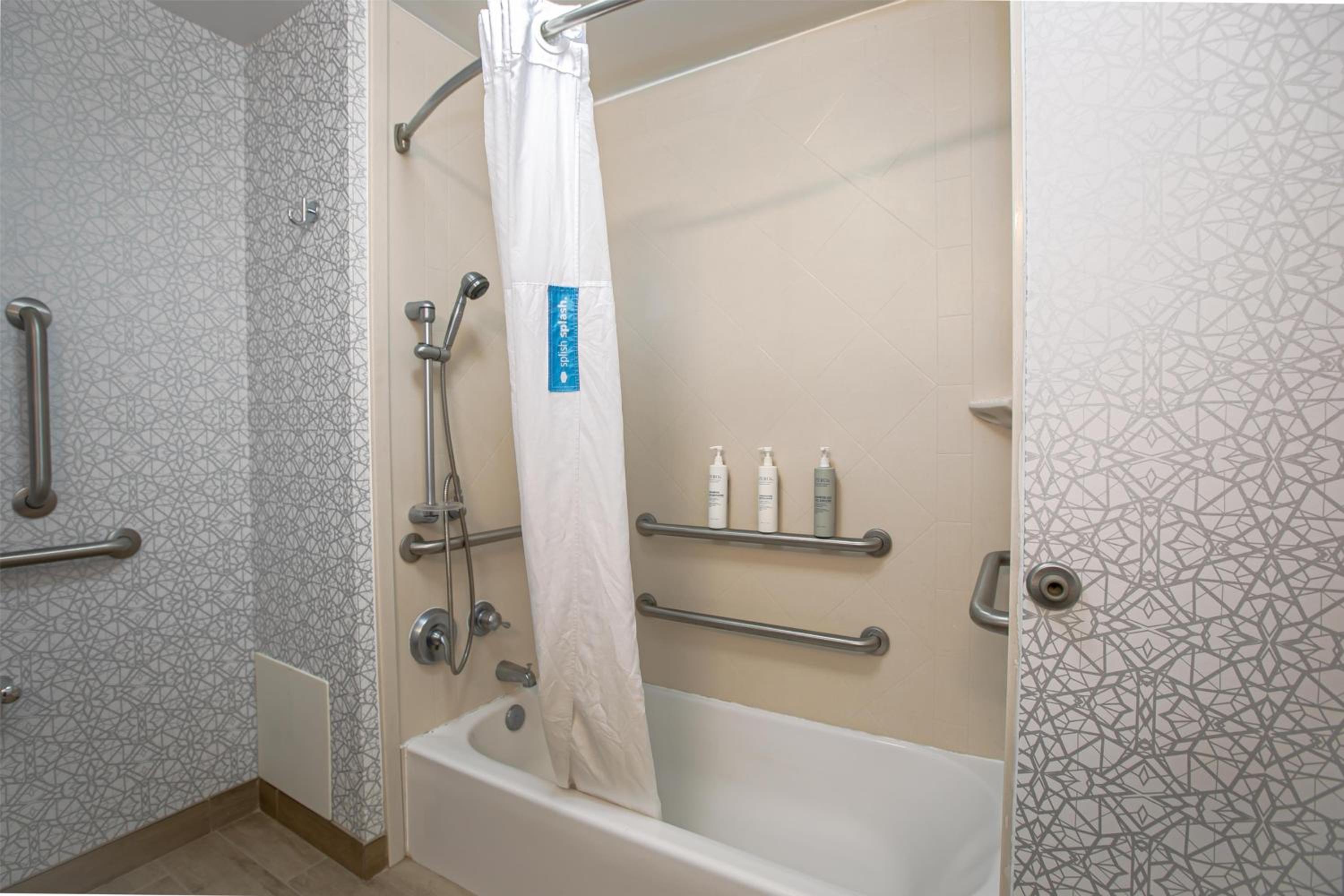 Queen Room with Two Queen Beds - Mobility and Hearing Access/Non-Smoking - Photo 2