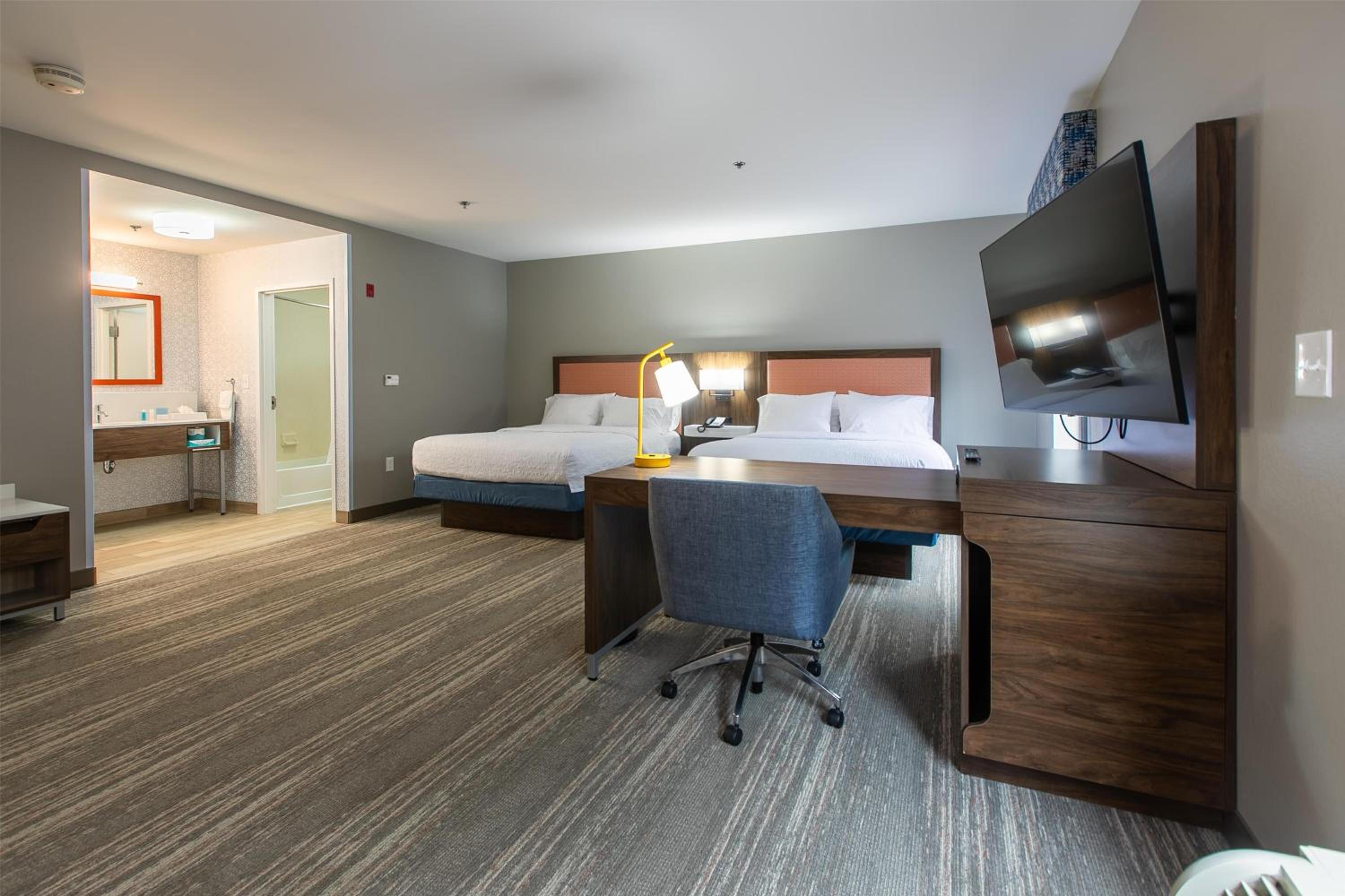 Studio Suite with Two Queen Beds and Sofa Bed - Non-Smoking - Photo 5