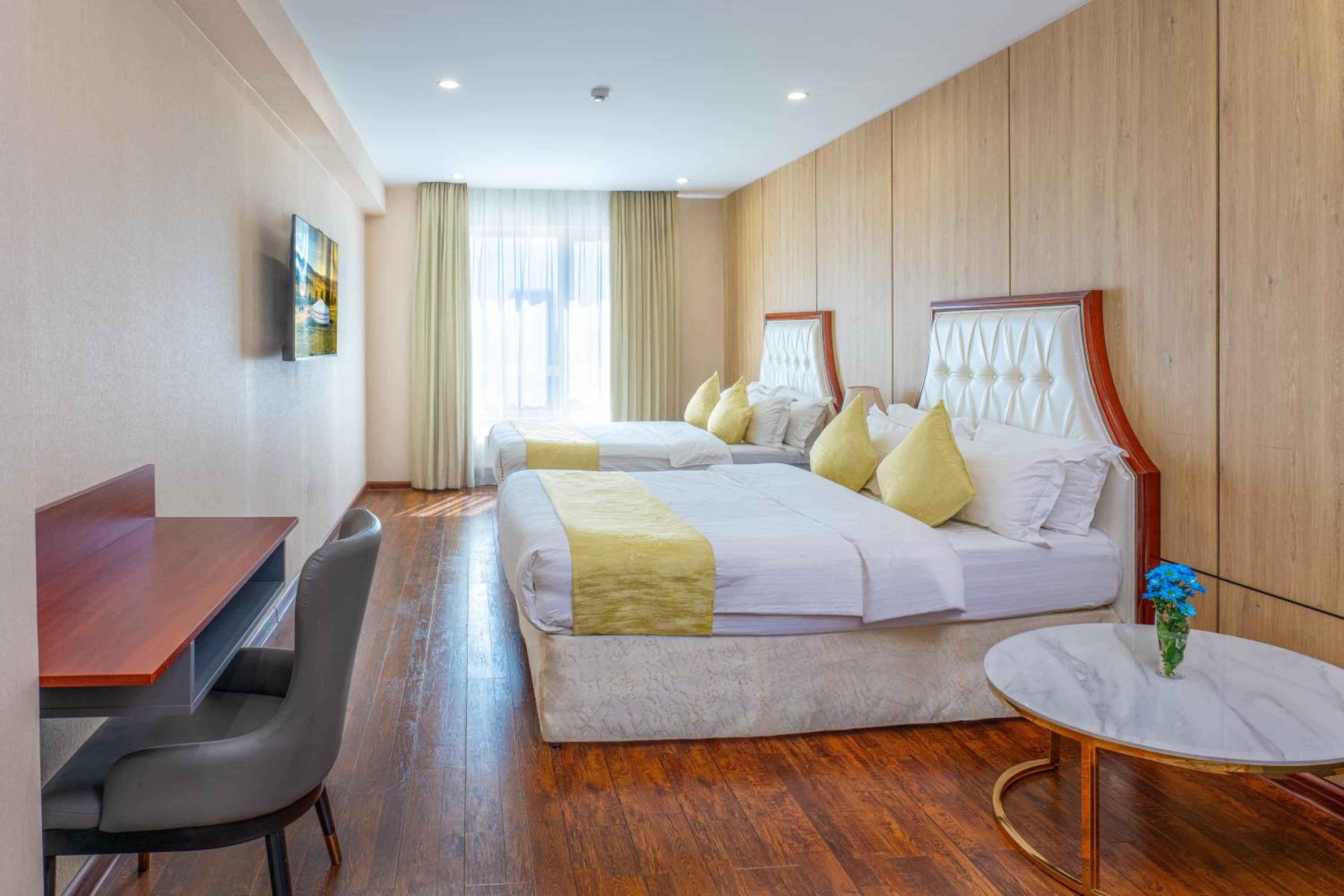 Large Twin Room - Photo 3