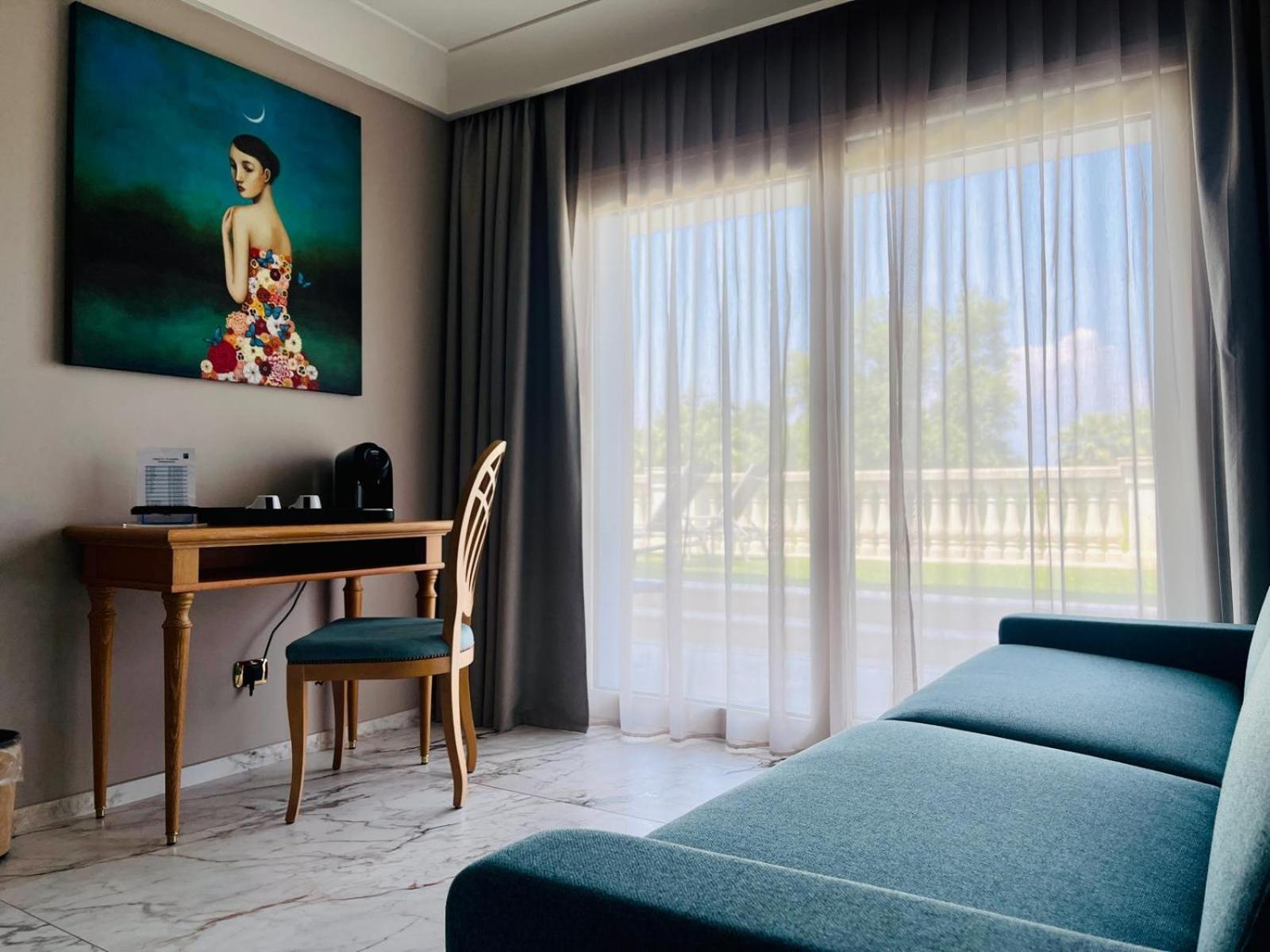 Suite with Spa Access - Photo 1