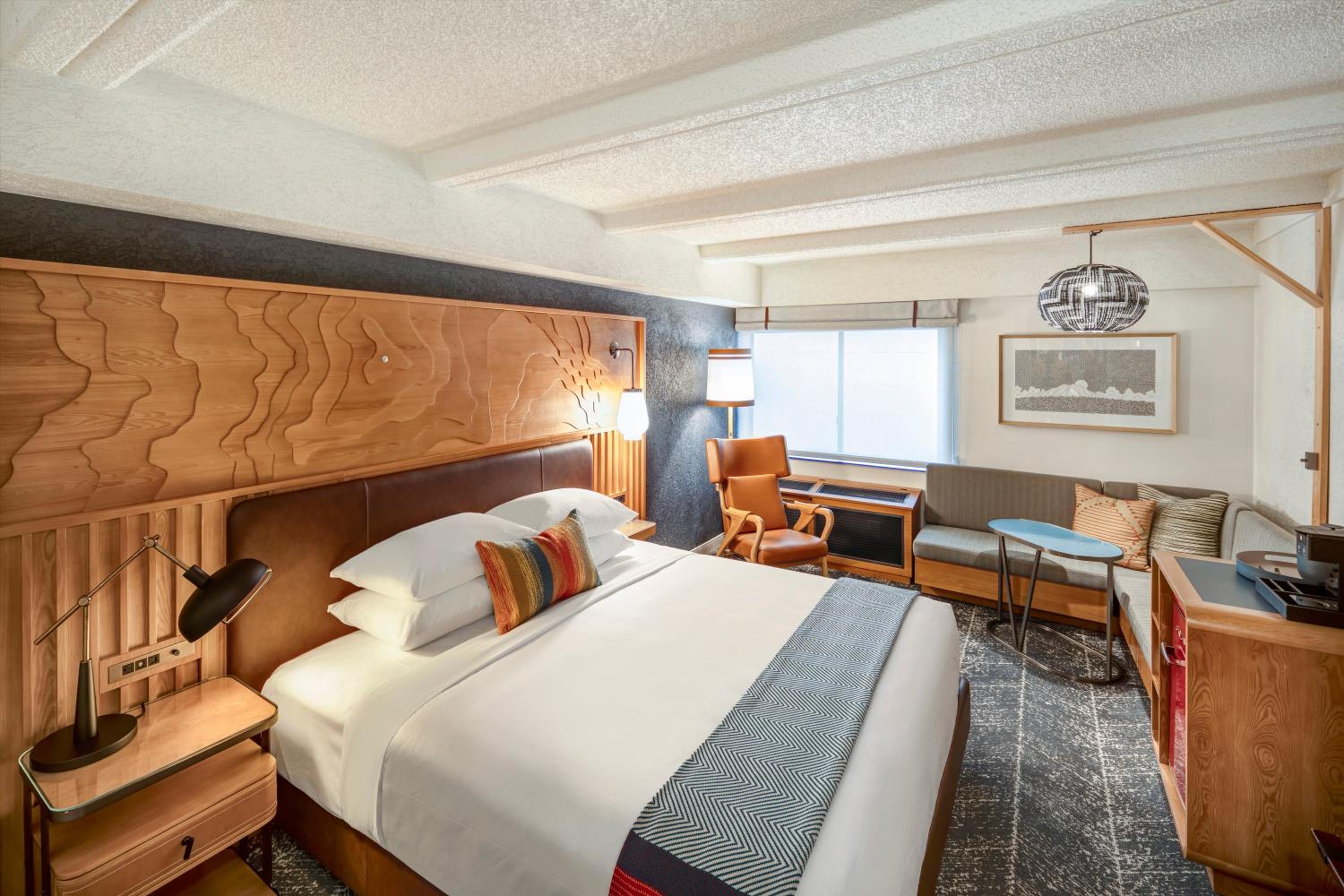 1 King Bed
