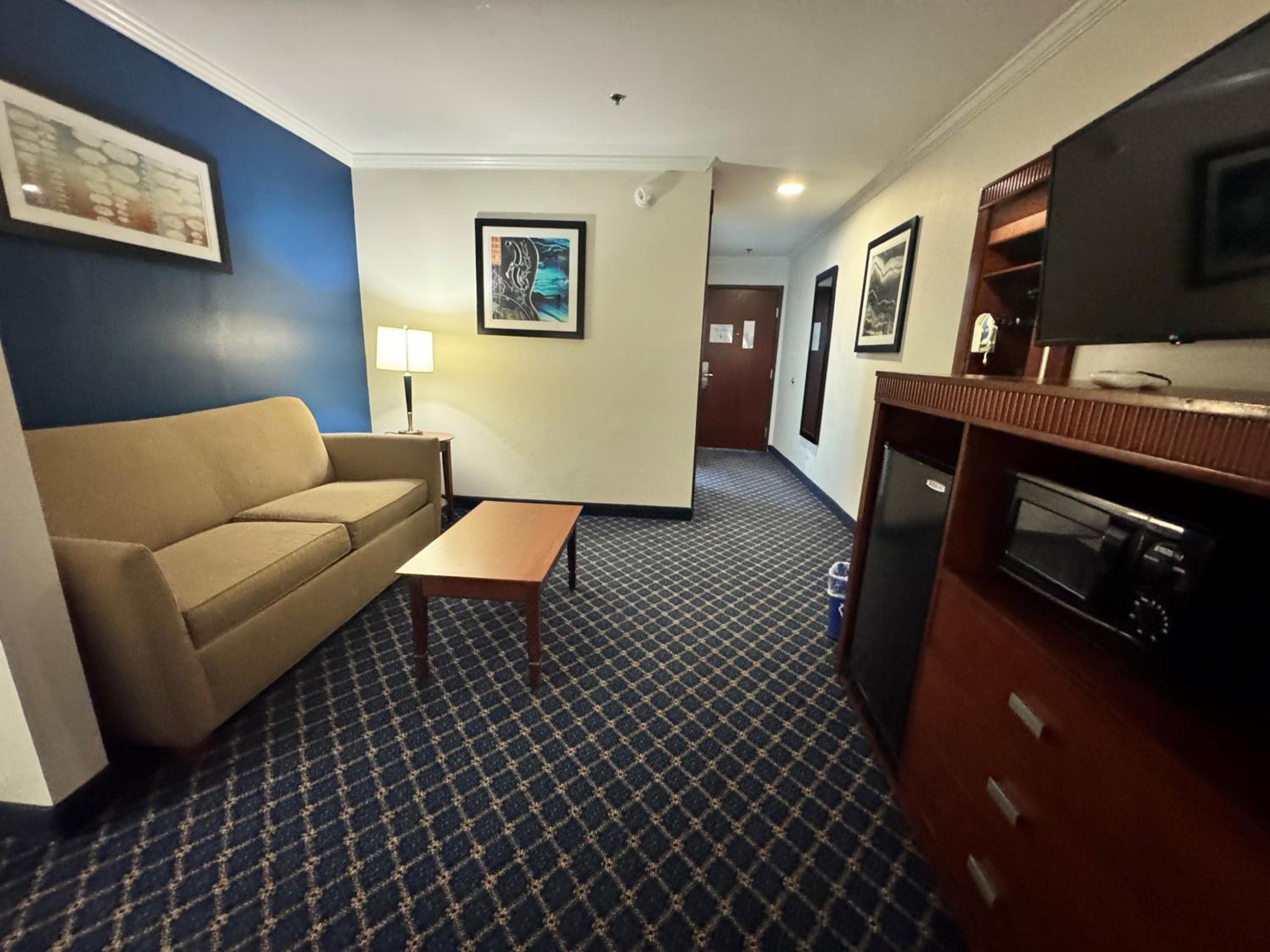 Studio King Suite - Non-Smoking - Photo 6