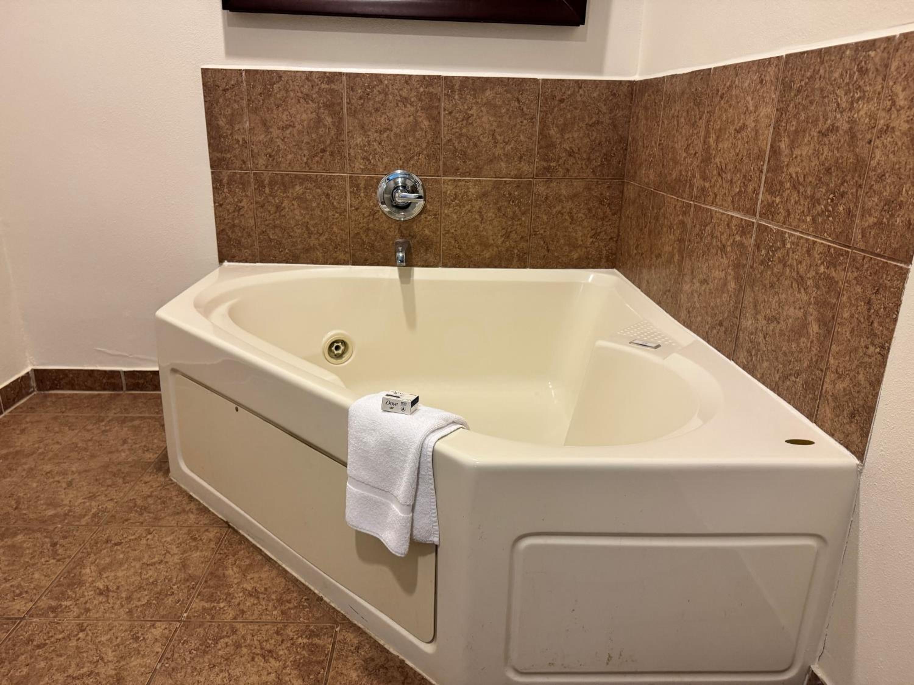 King Studio Suite with Jetted Tub - Non-Smoking - Photo 6