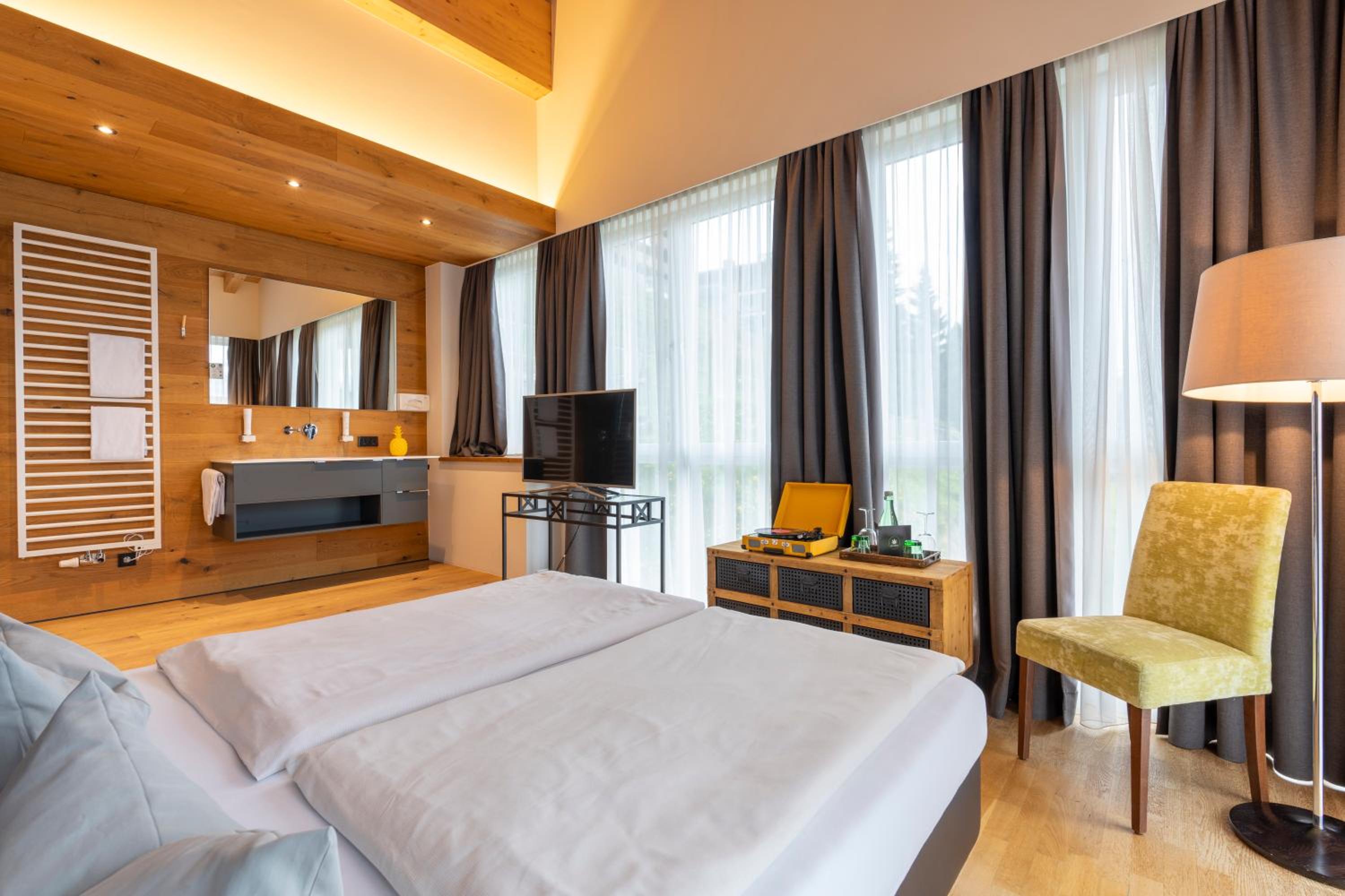 Three-Bedroom Suite photo 2
