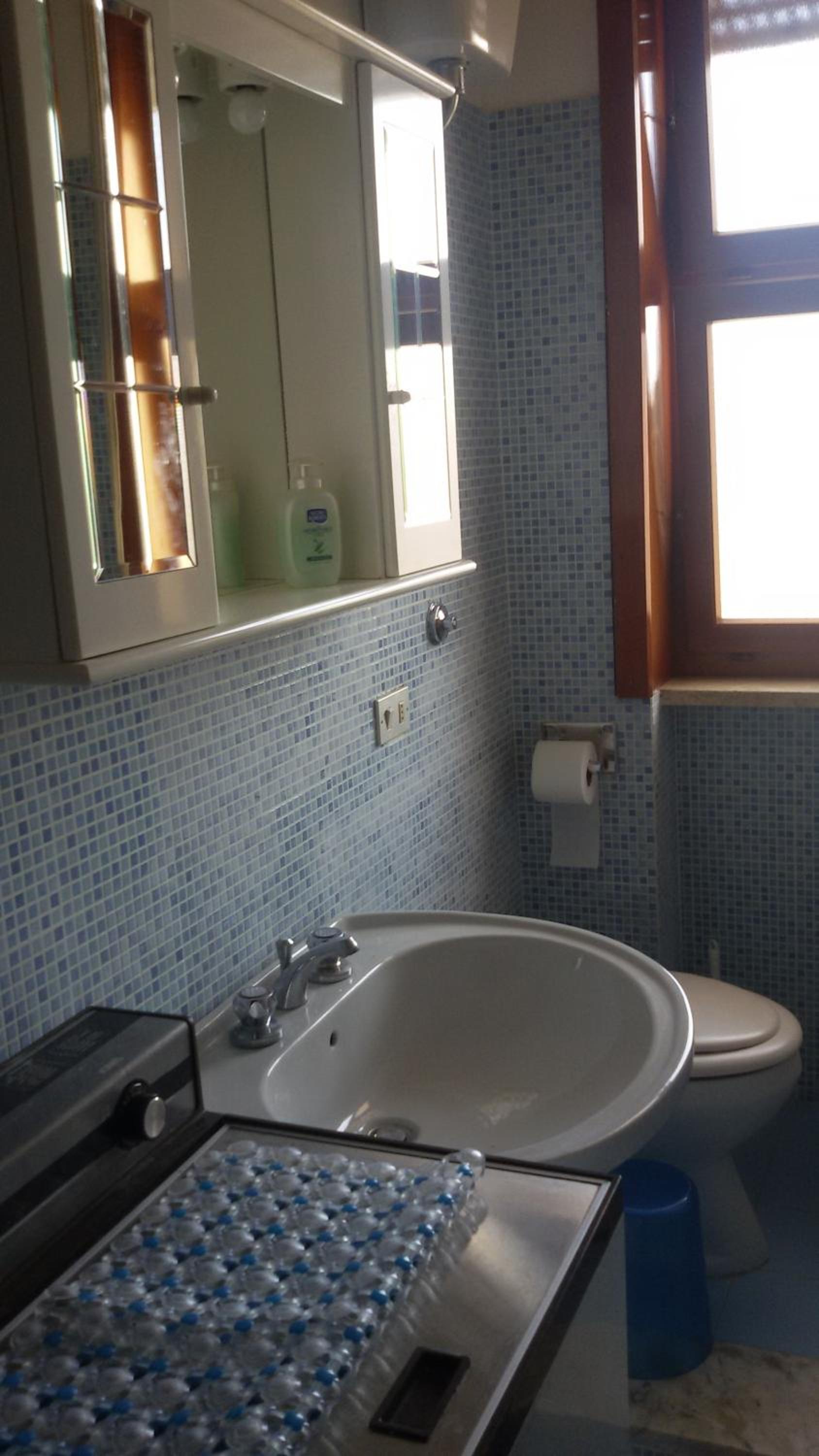 Basic Triple Room With Shared Bathroom photo 3