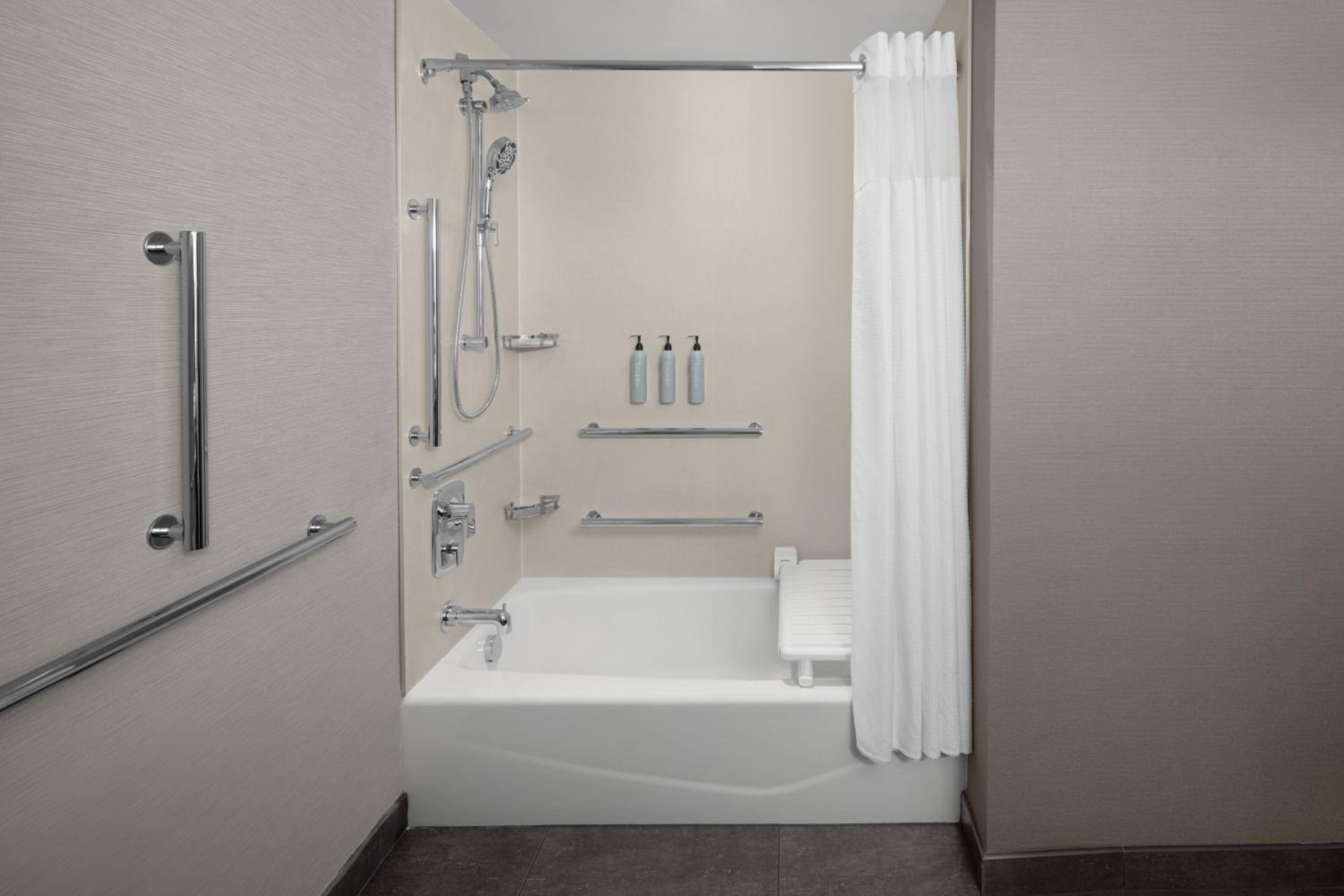 King Room with Sofa Bed and Adapted Tub - Mobility and Hearing Accessible - Photo 6