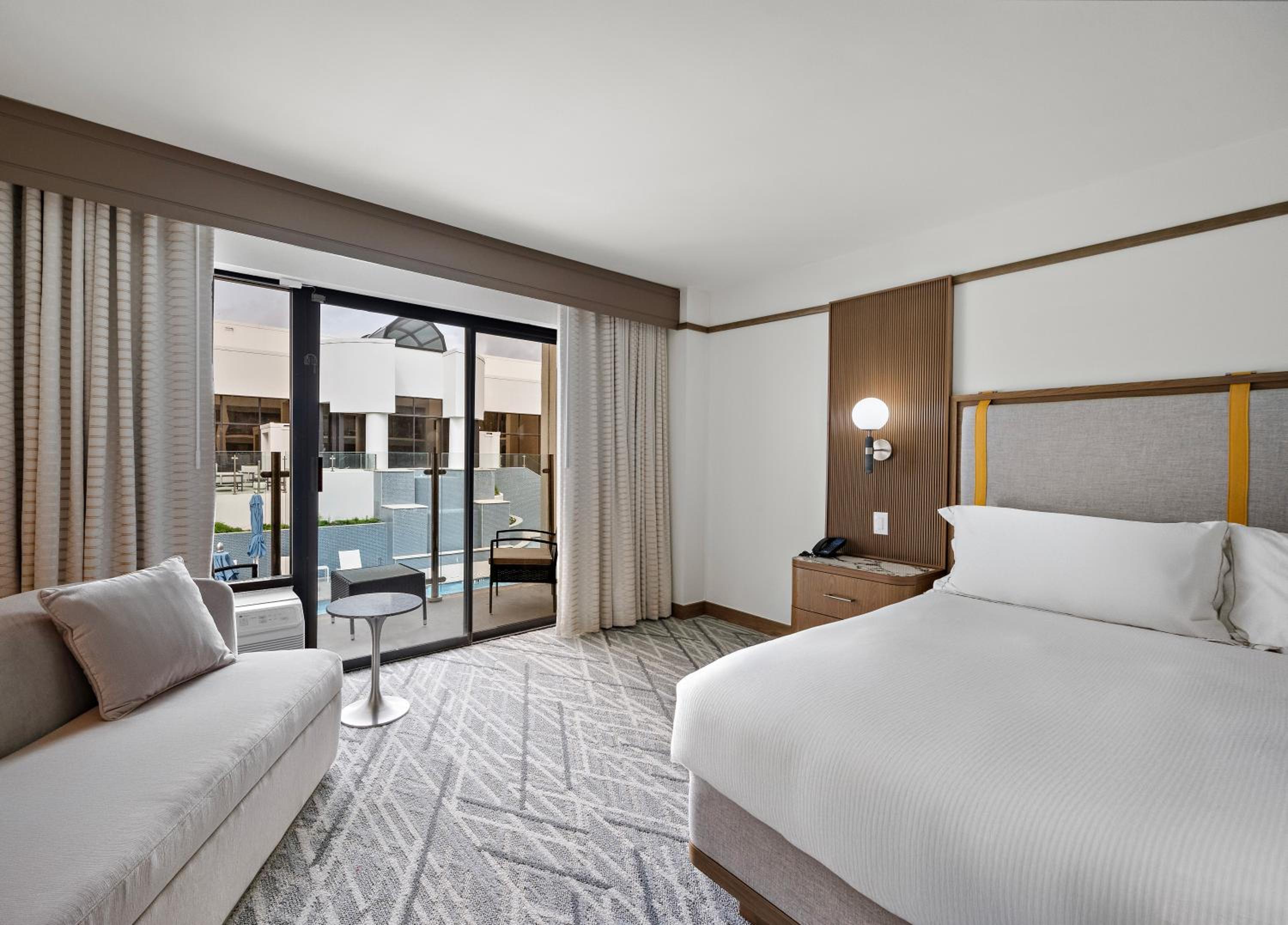 King Room with Poolside View and Patio - Photo 5