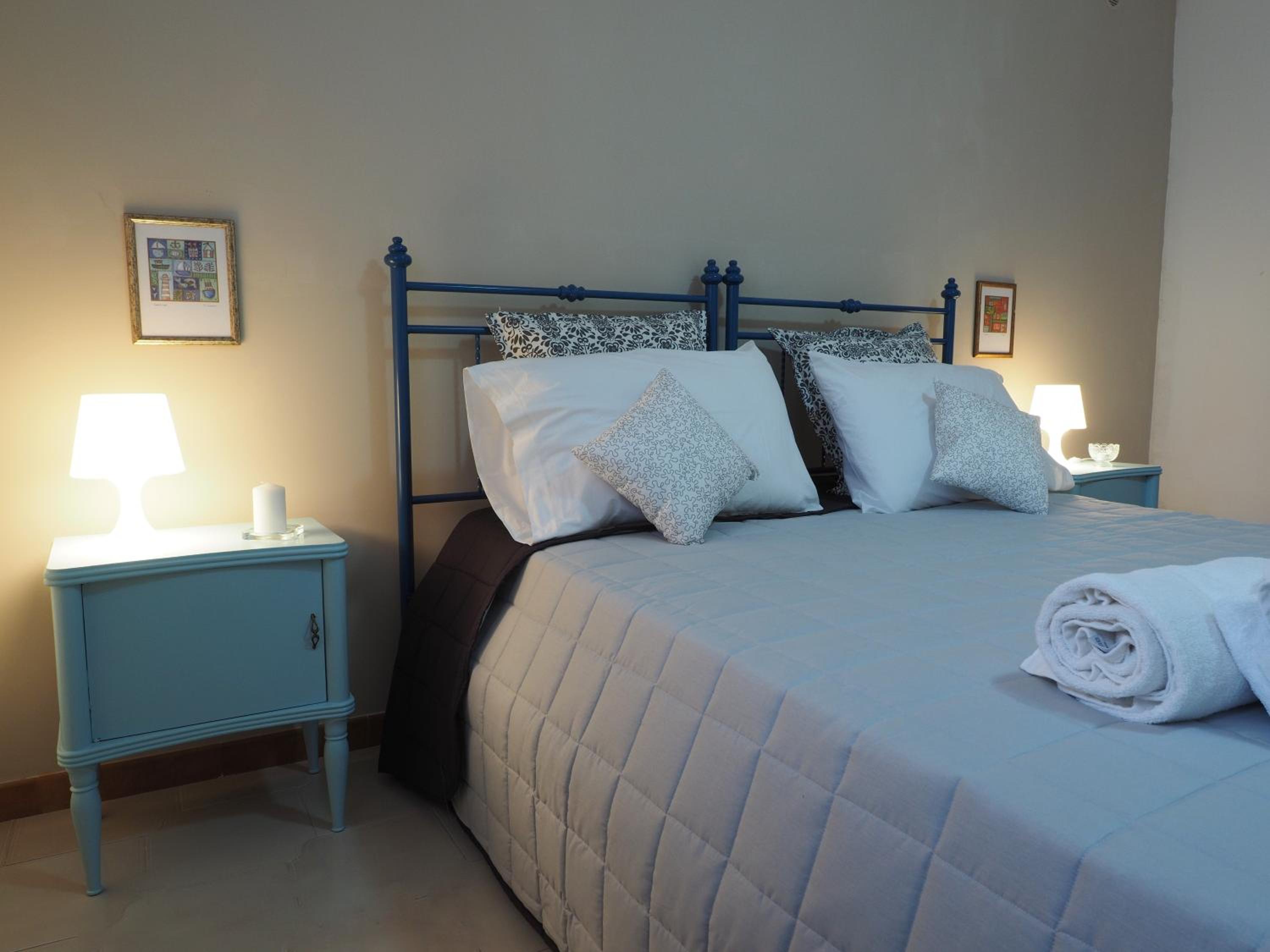 Double or Twin Room with Private Bathroom photo 3