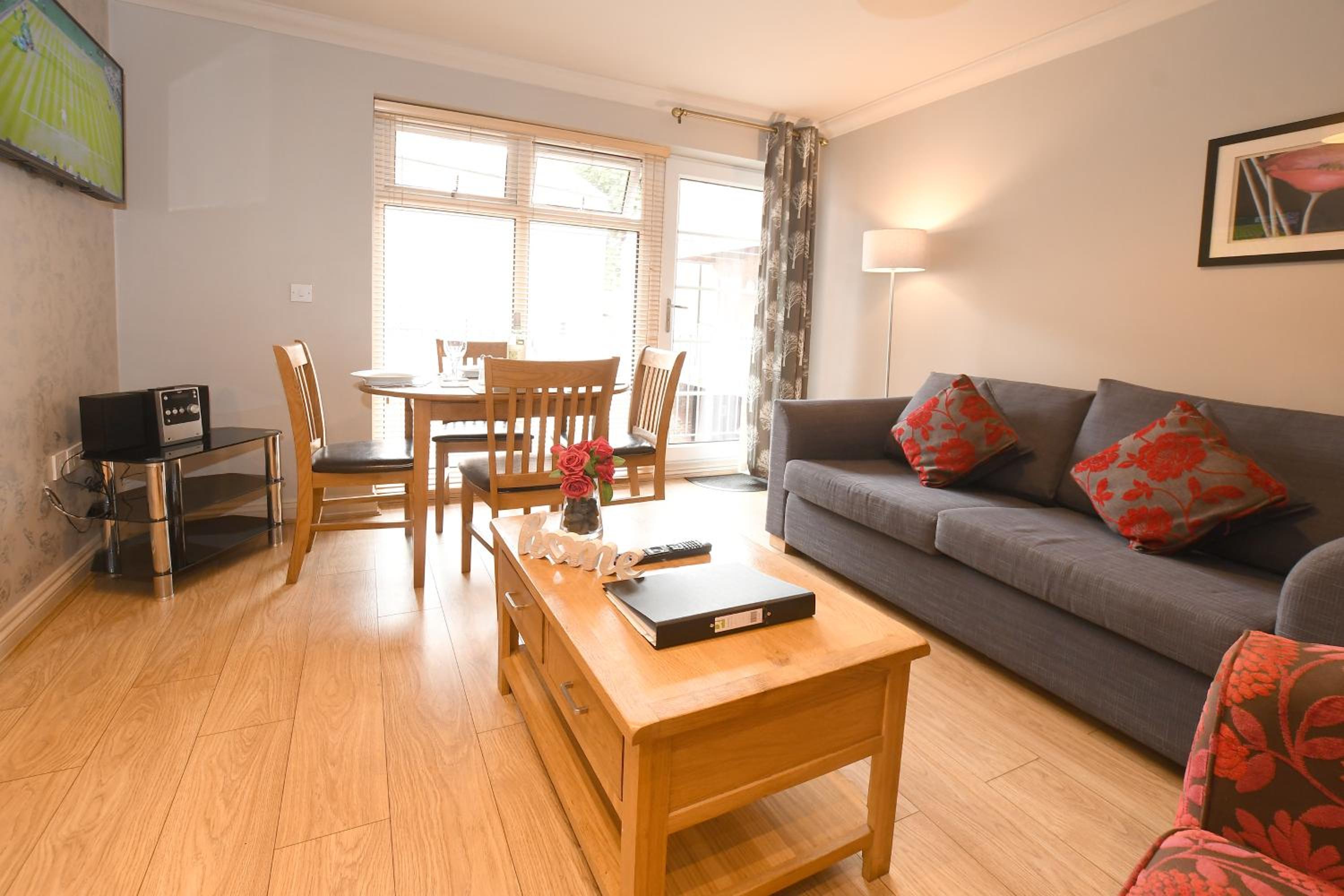 One Bed Apt. Sleeps 2 (Dbl) (No elevator) photo 2