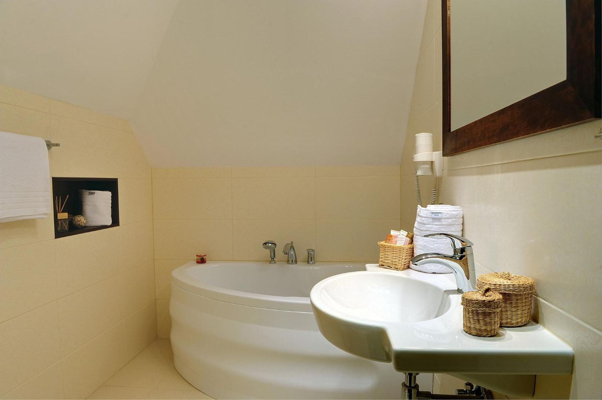 Double or Twin Room - Photo 3