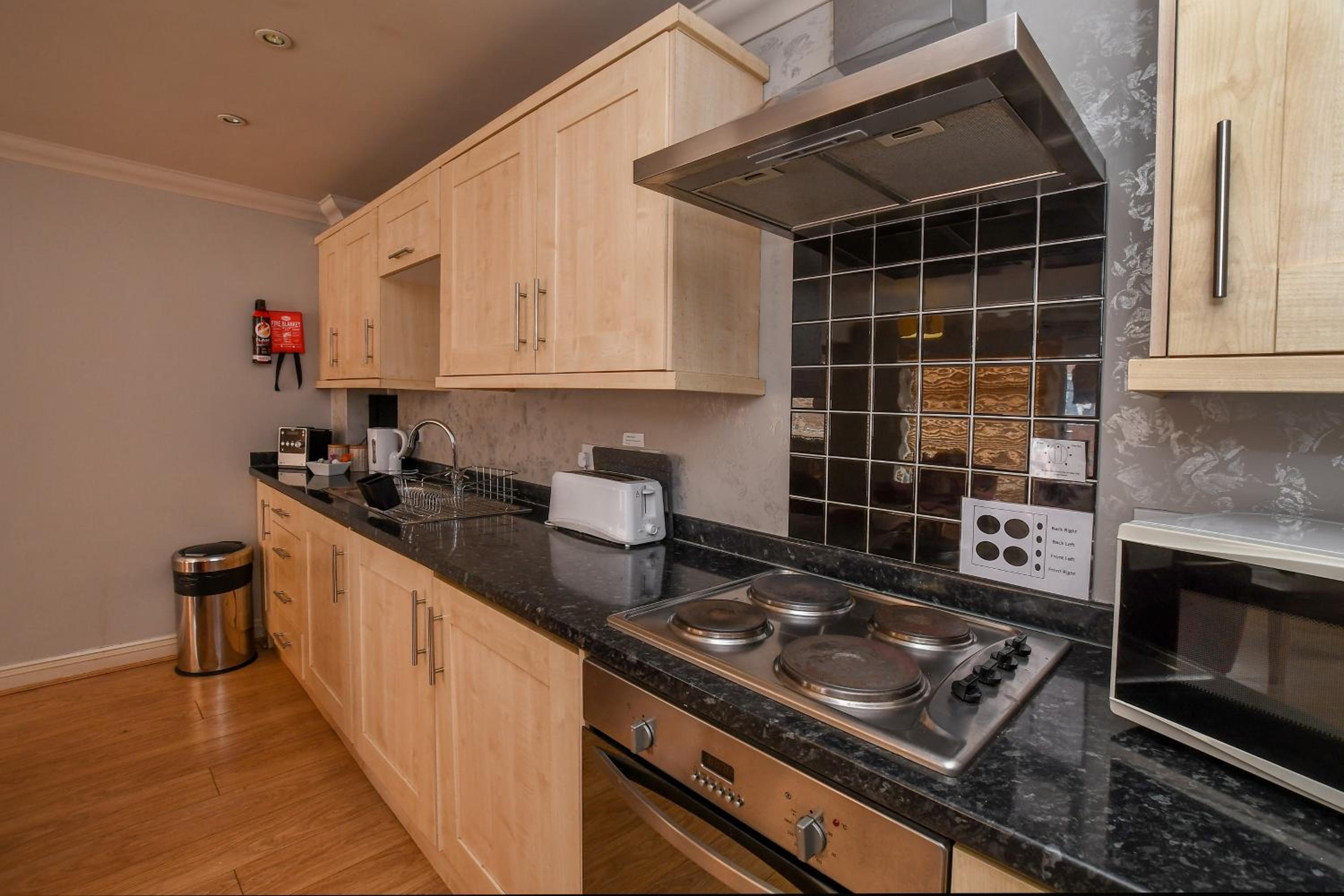 Two Bed Apt. Sleeps 4 (Dbl/Dbl) (No elevator)