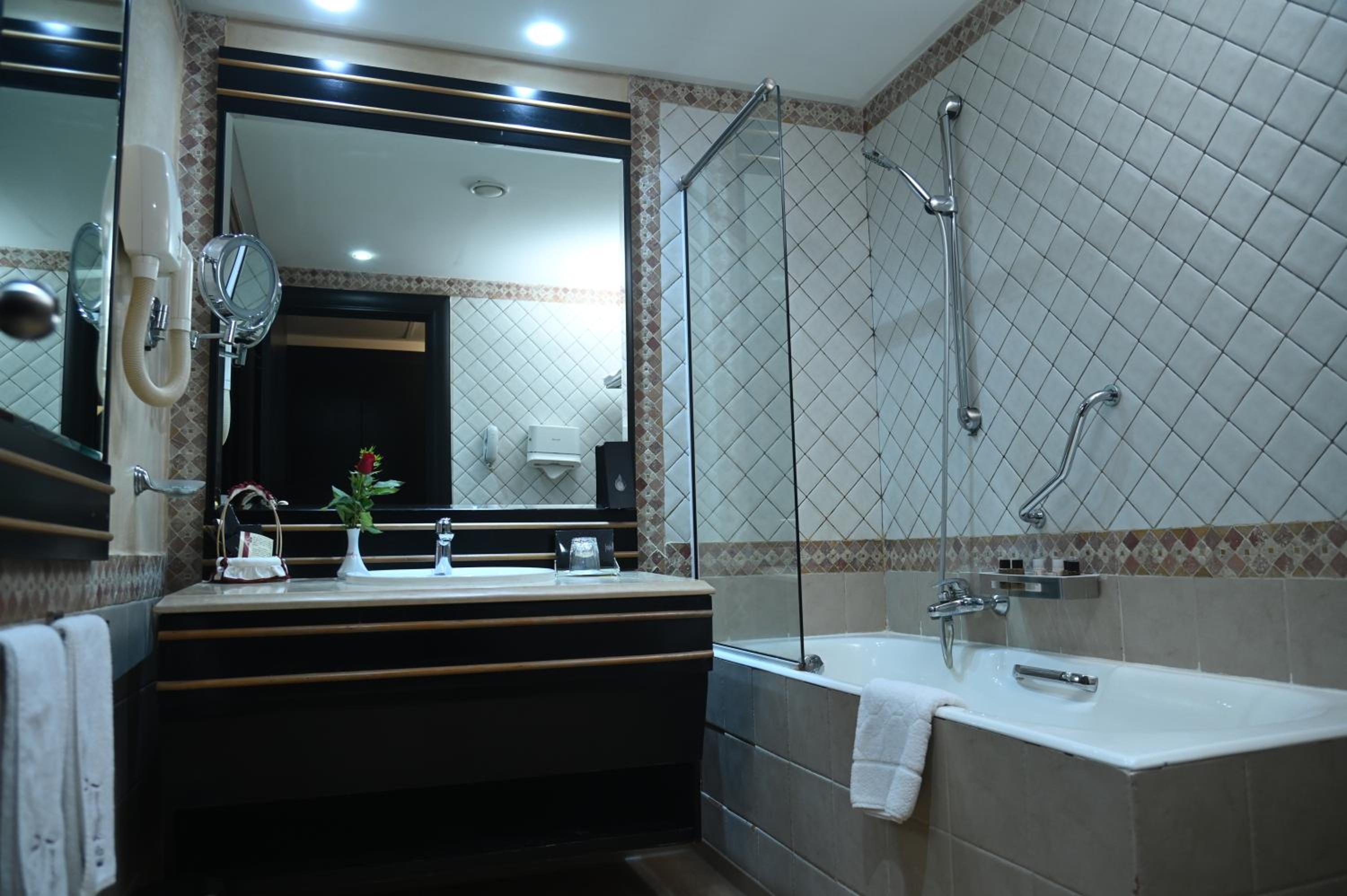 Double Room - Photo 5