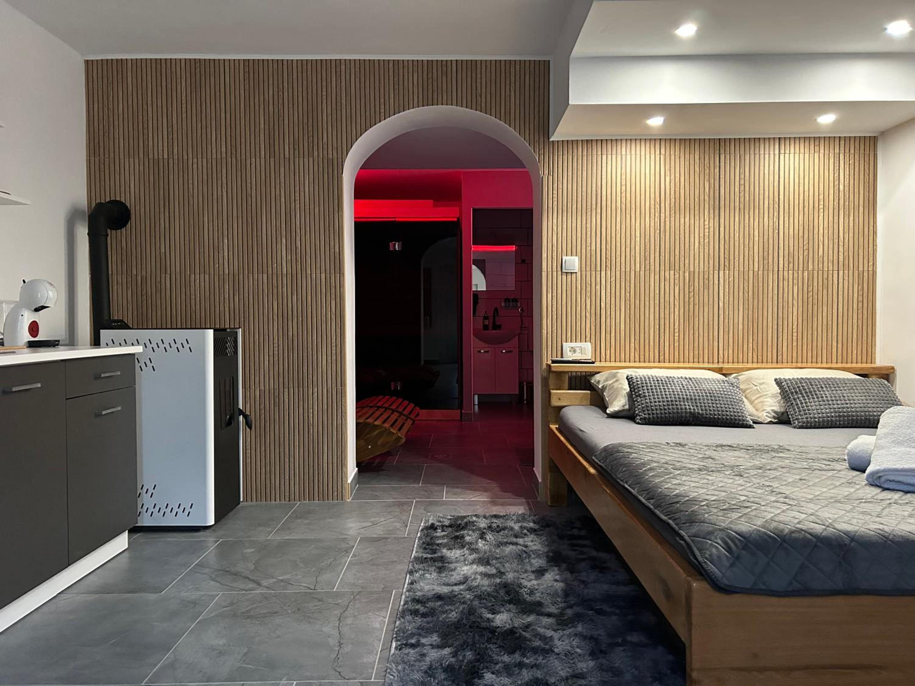 Studio Apartment with One Double Bed photo 3