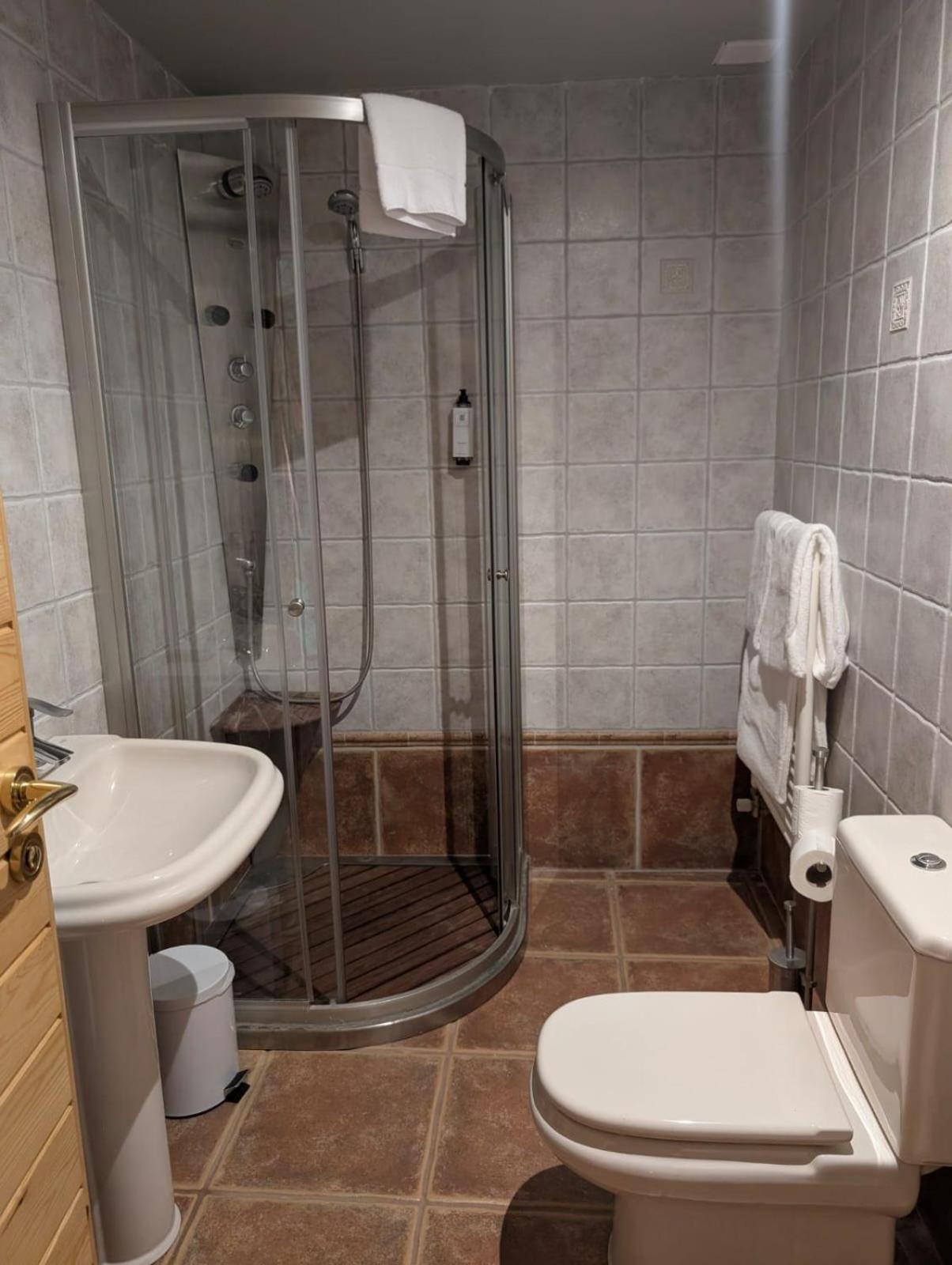 Three-Bedroom Deluxe Apartment