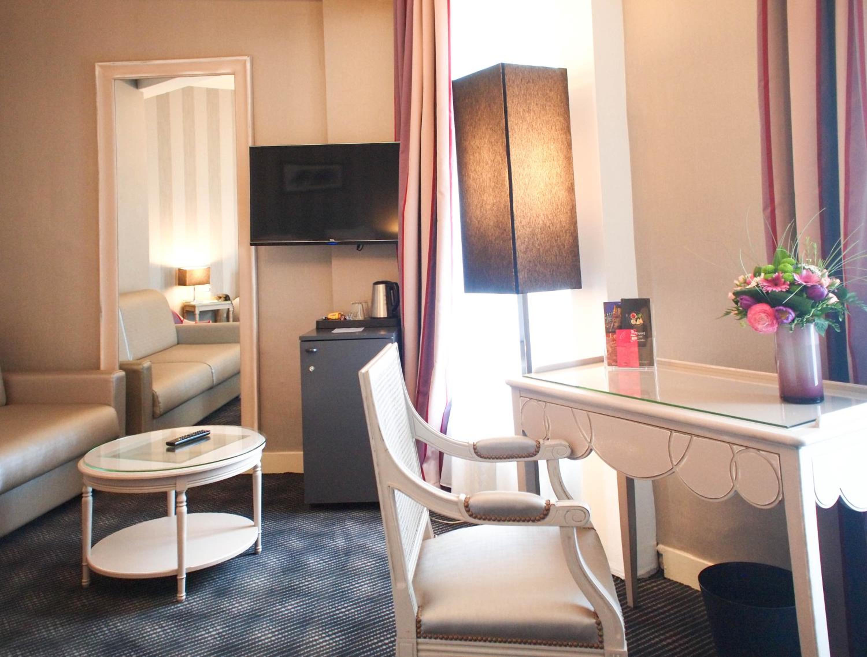Suite - Photo 8