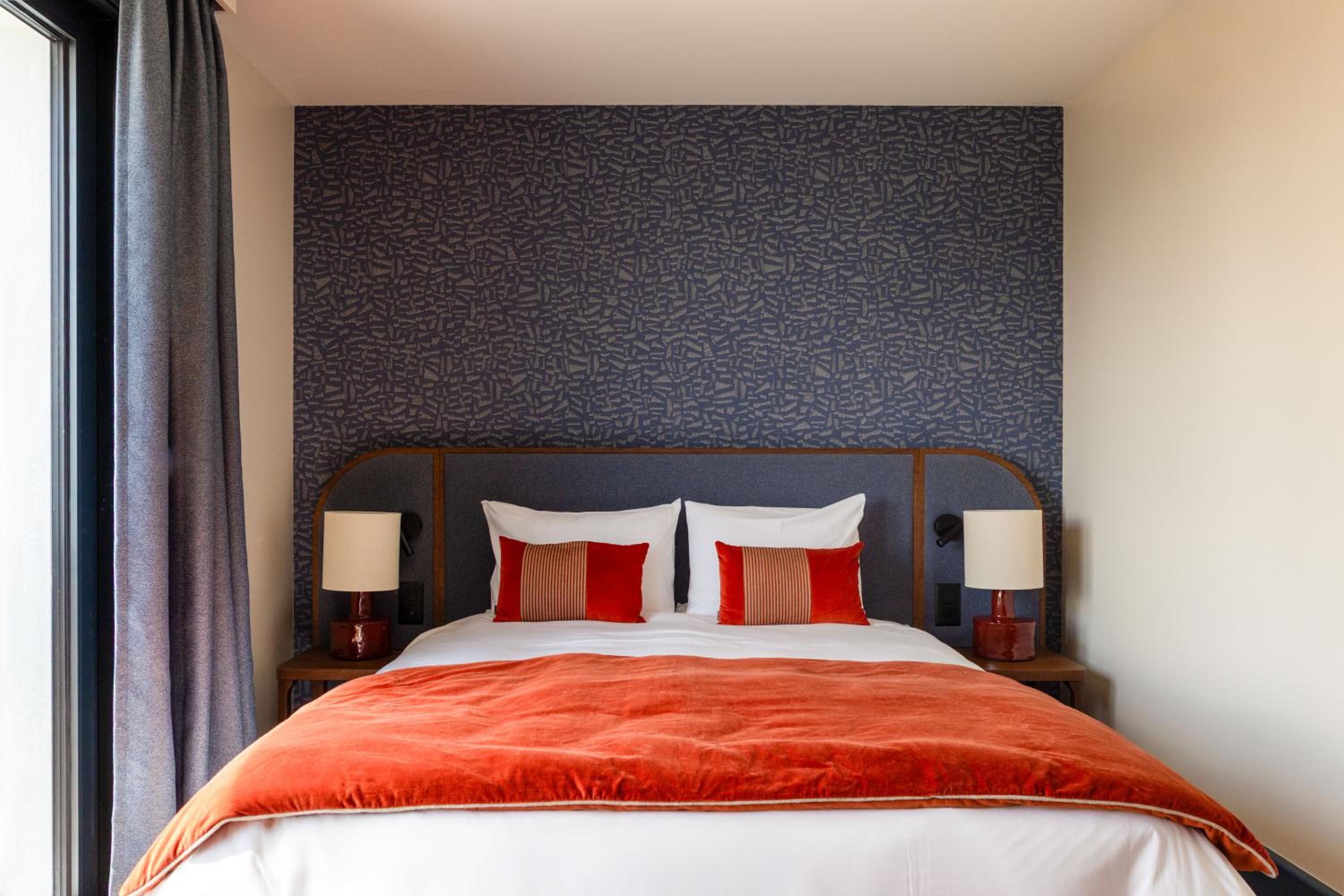 Double Room with Lake View - Photo 1