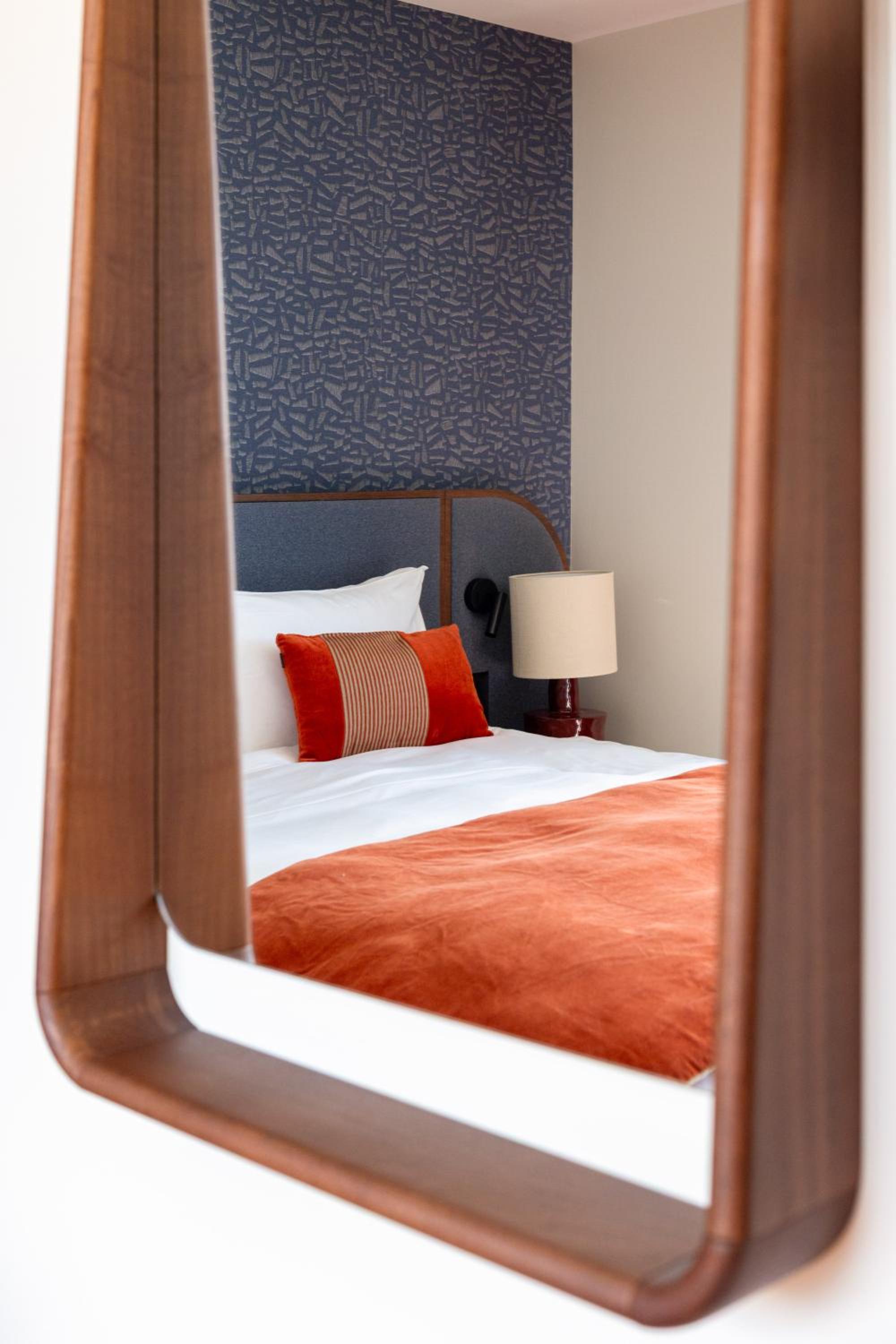 Double Room with Lake View - Photo 7
