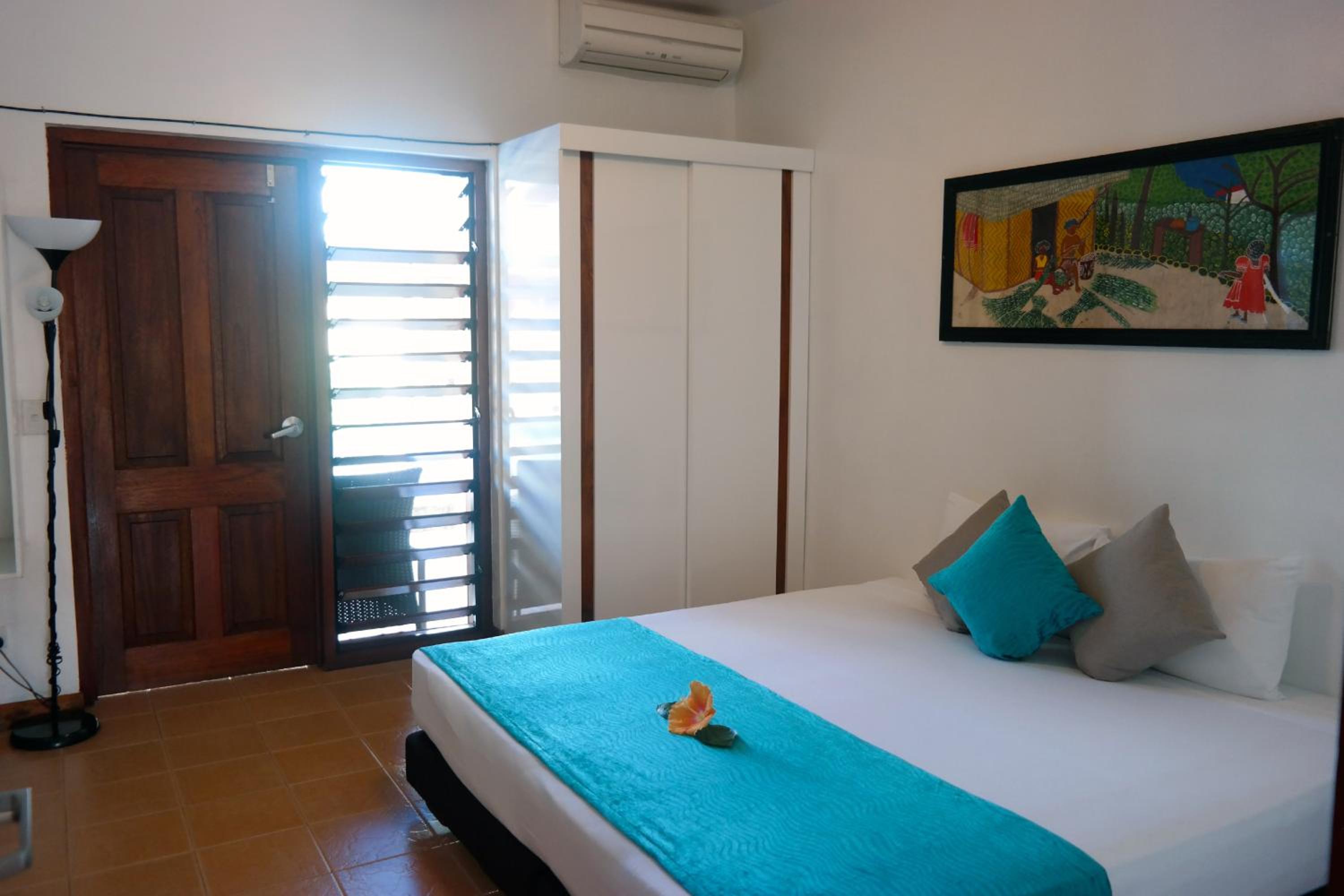 Poolside King Room photo 3