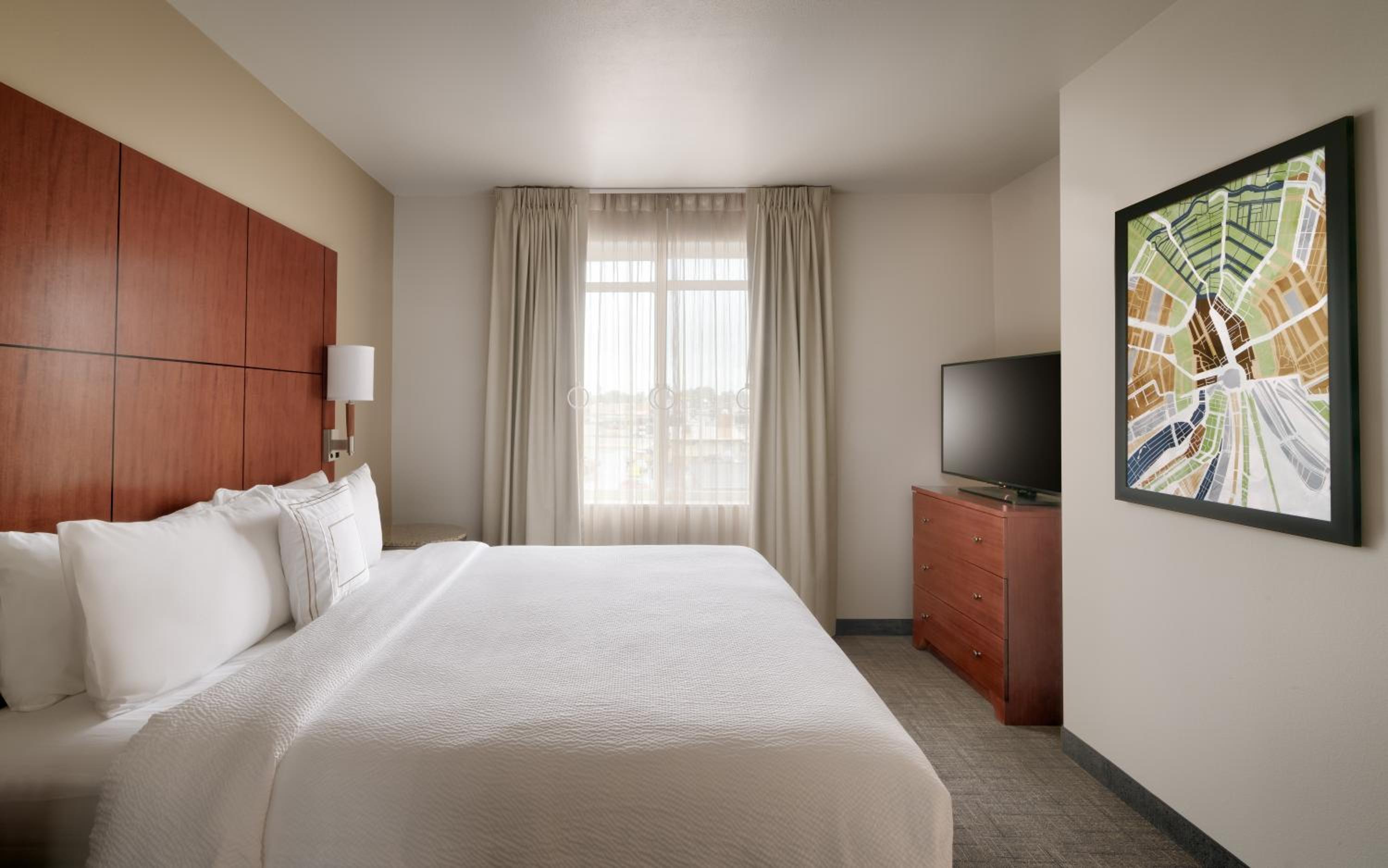 Two-Bedroom Suite with Roll-in Shower - Mobility and Hearing Accessible