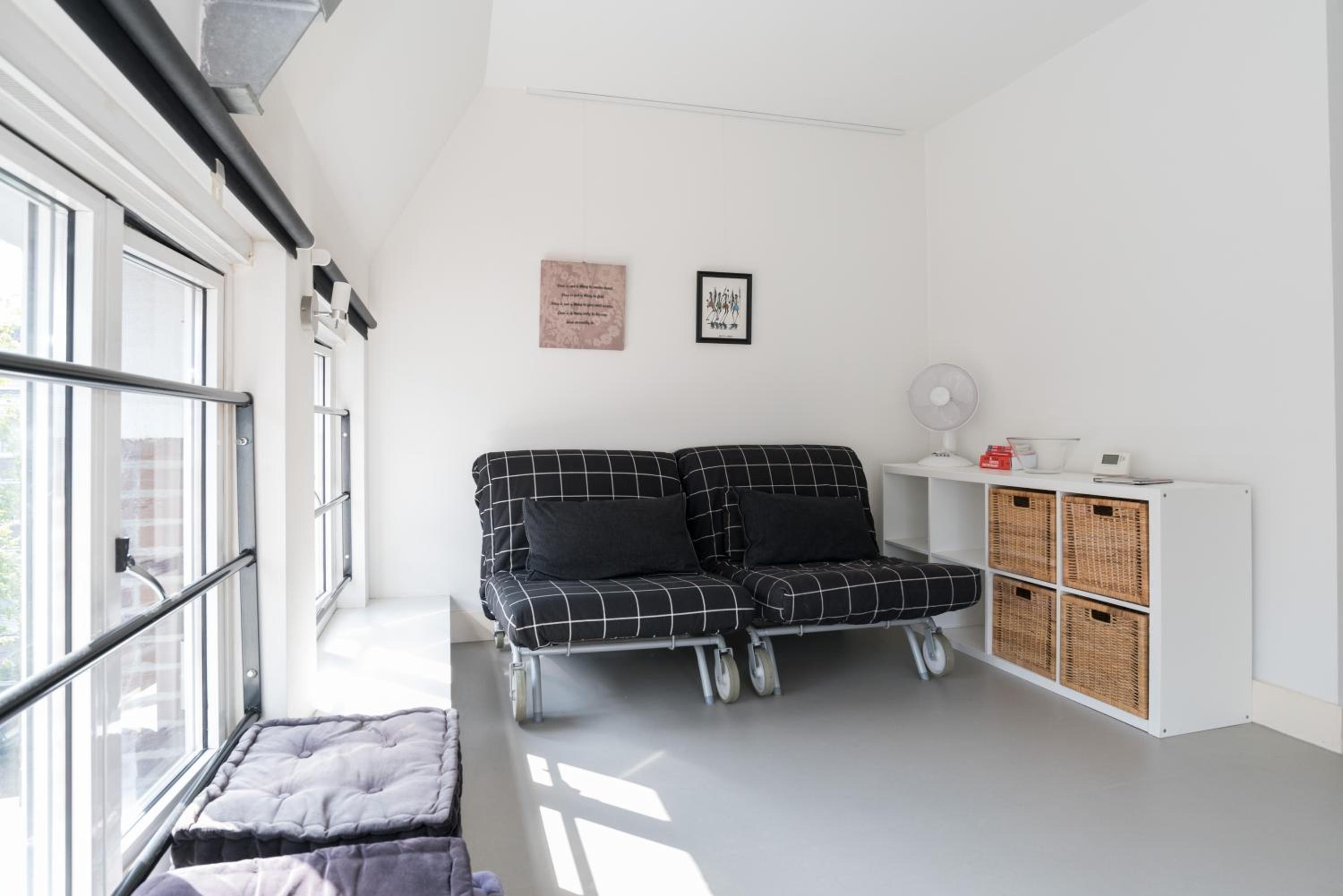One-Bedroom Apartment photo 2