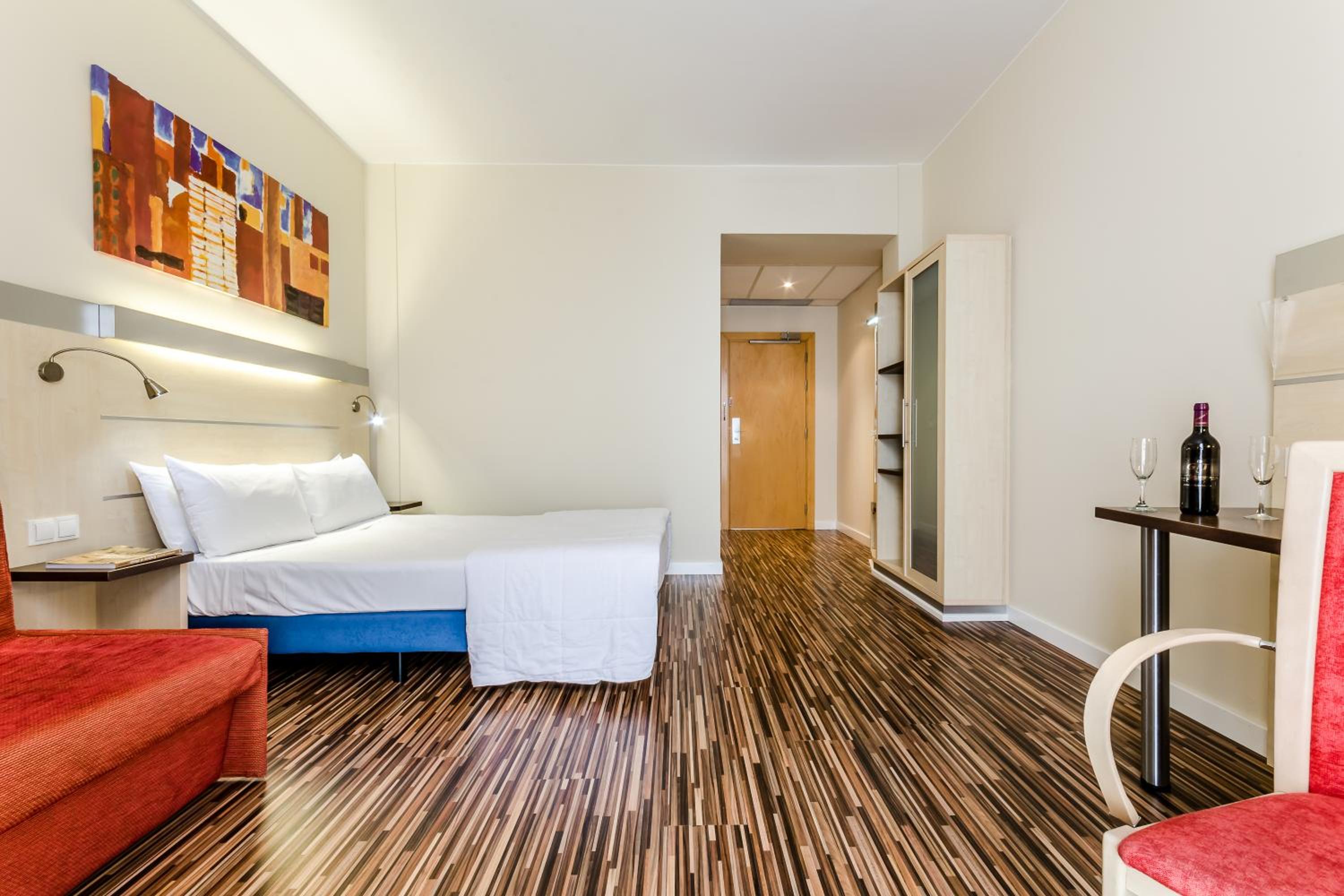 Double or Twin Room (2 Adults) - Photo 9