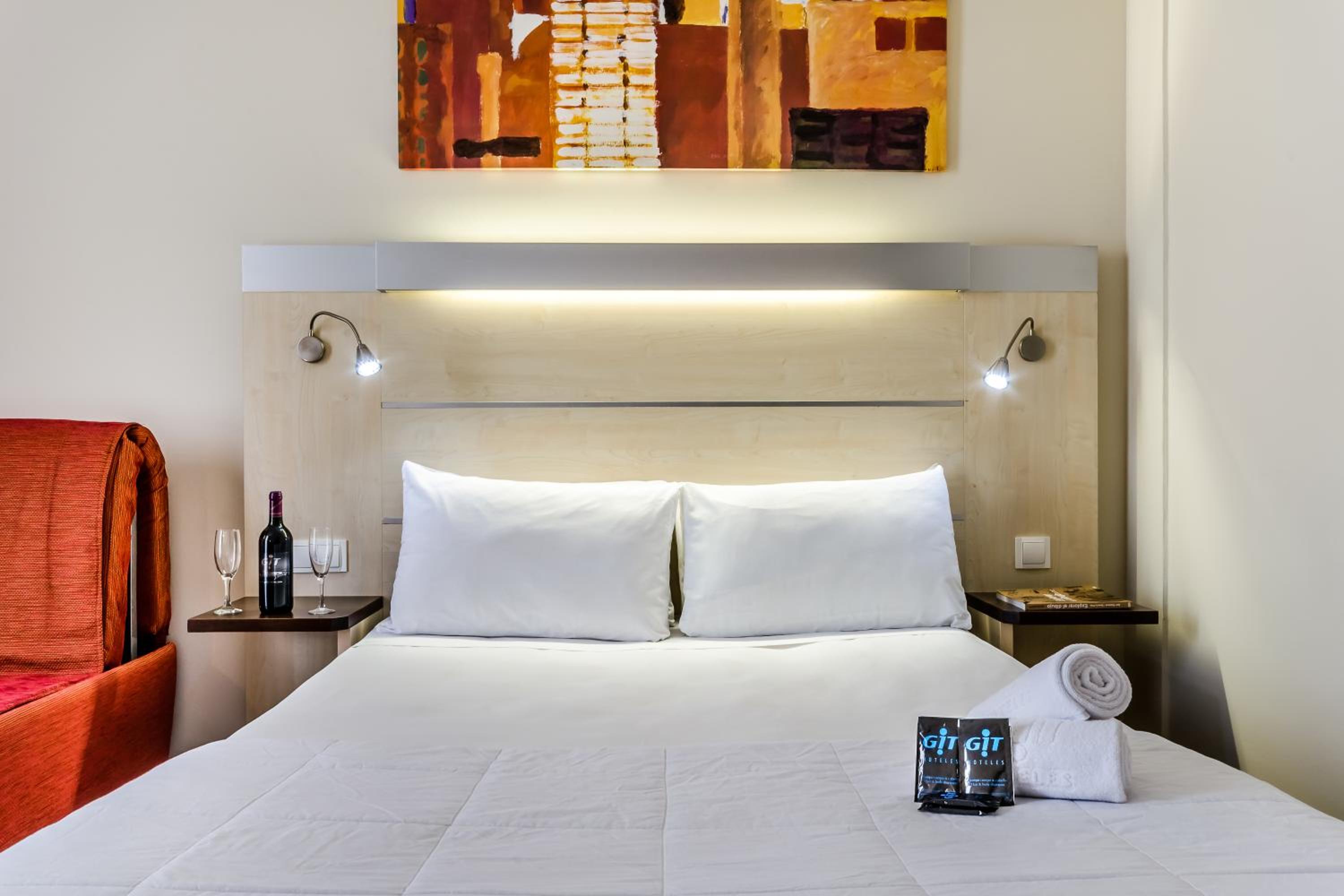 Double or Twin Room (2 Adults) - Photo 10