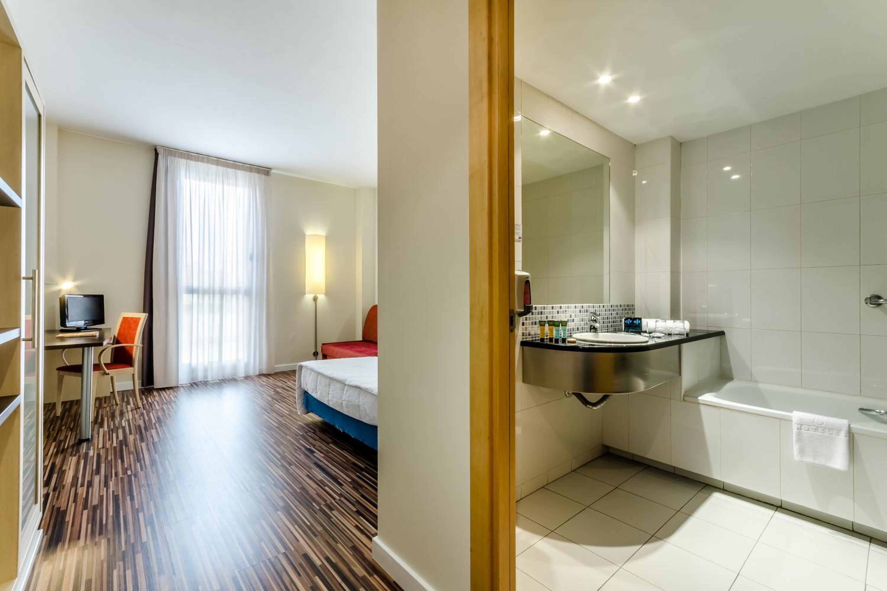 Double or Twin Room (2 Adults) - Photo 13