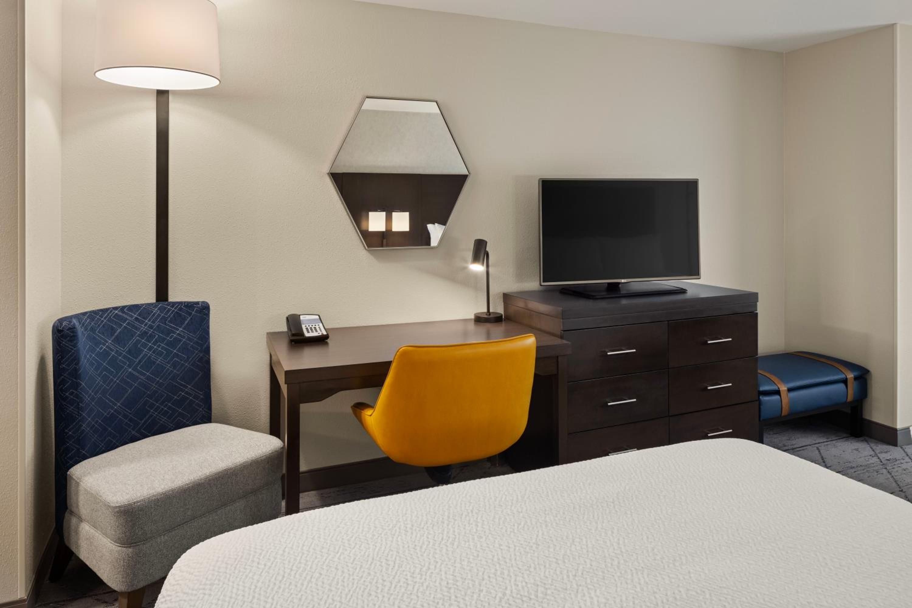 Standard King Room photo 3