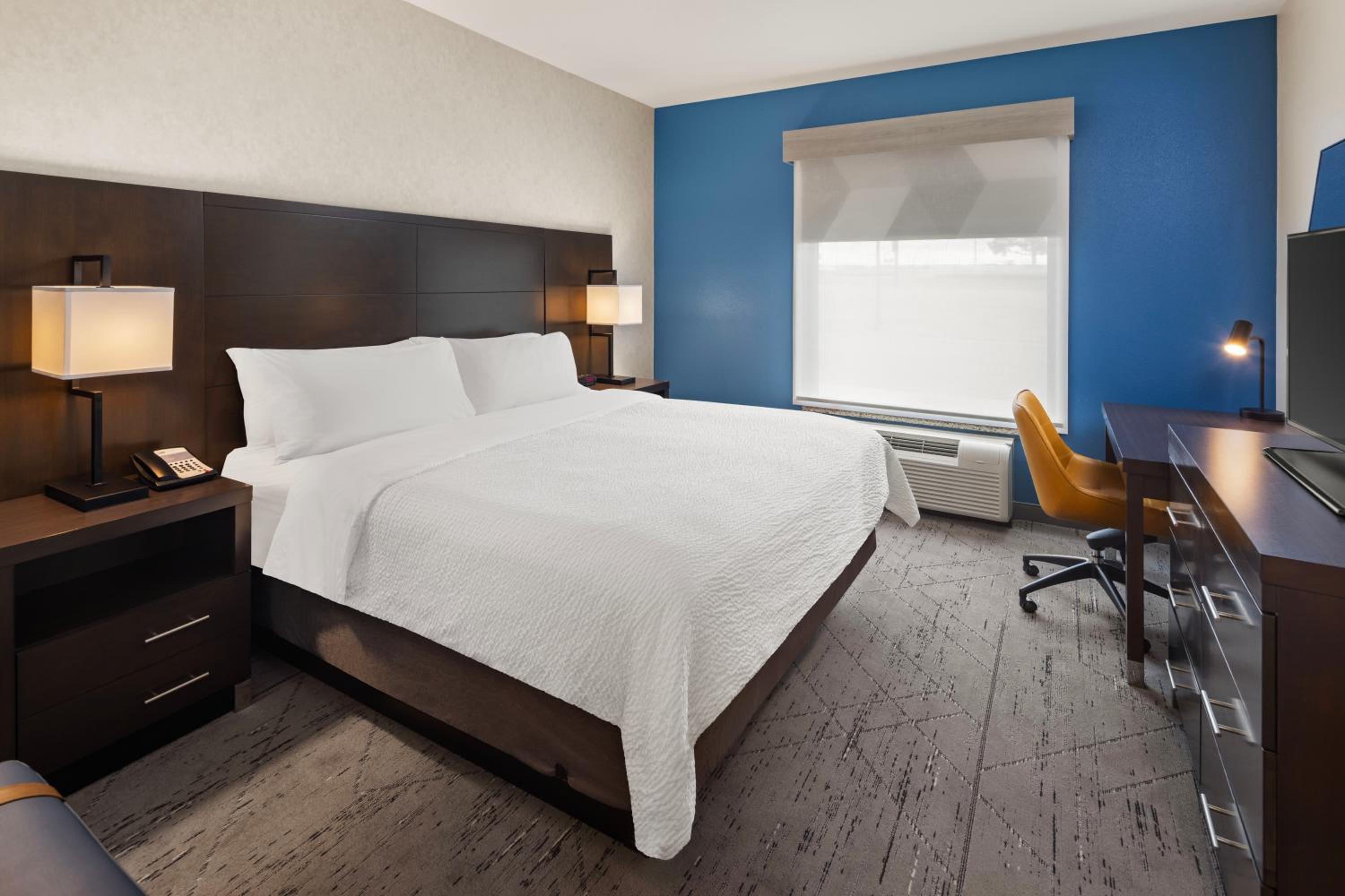 One-Bedroom Suite photo 2