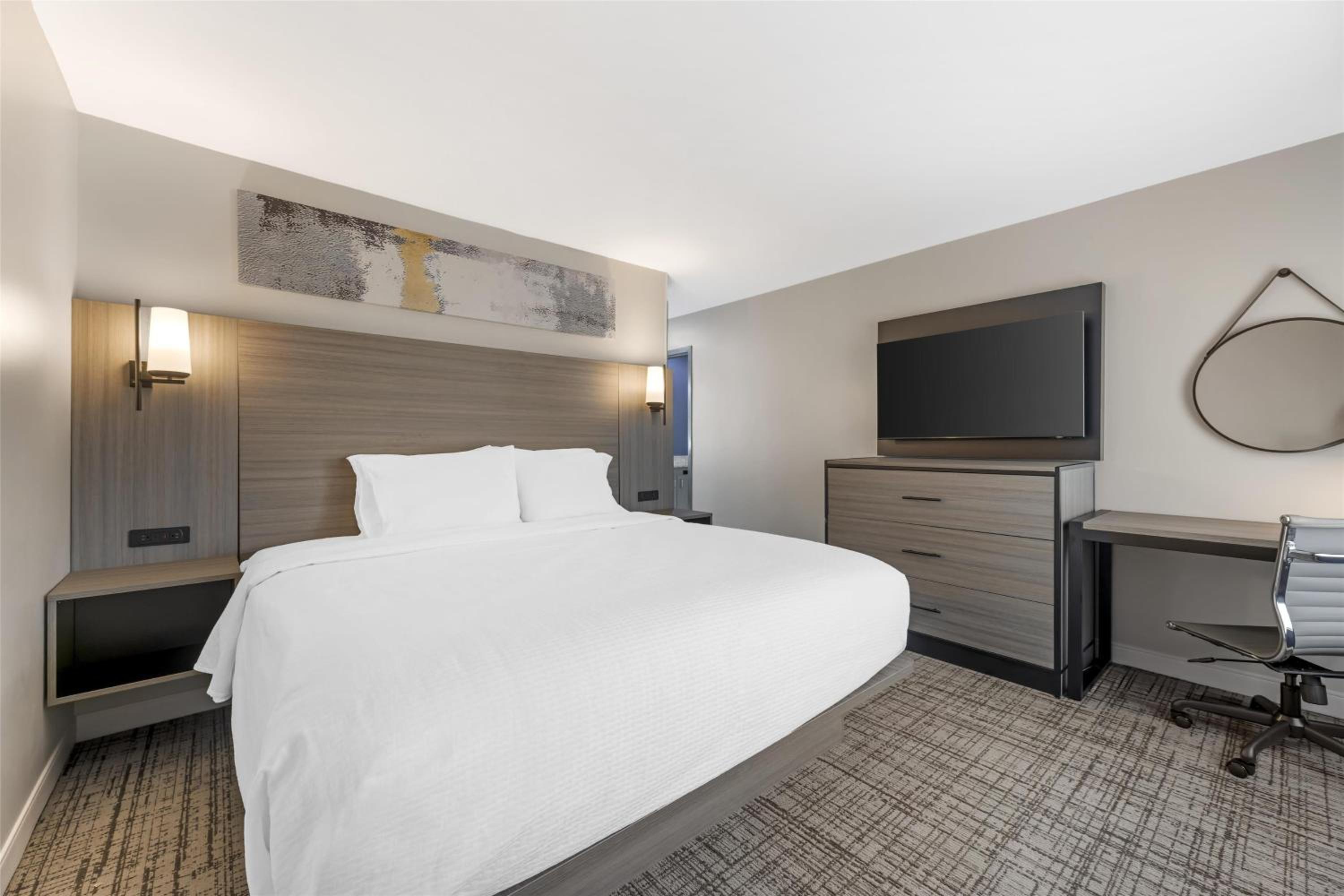 Bridal King Suite with Sofa Bed - Non-Smoking