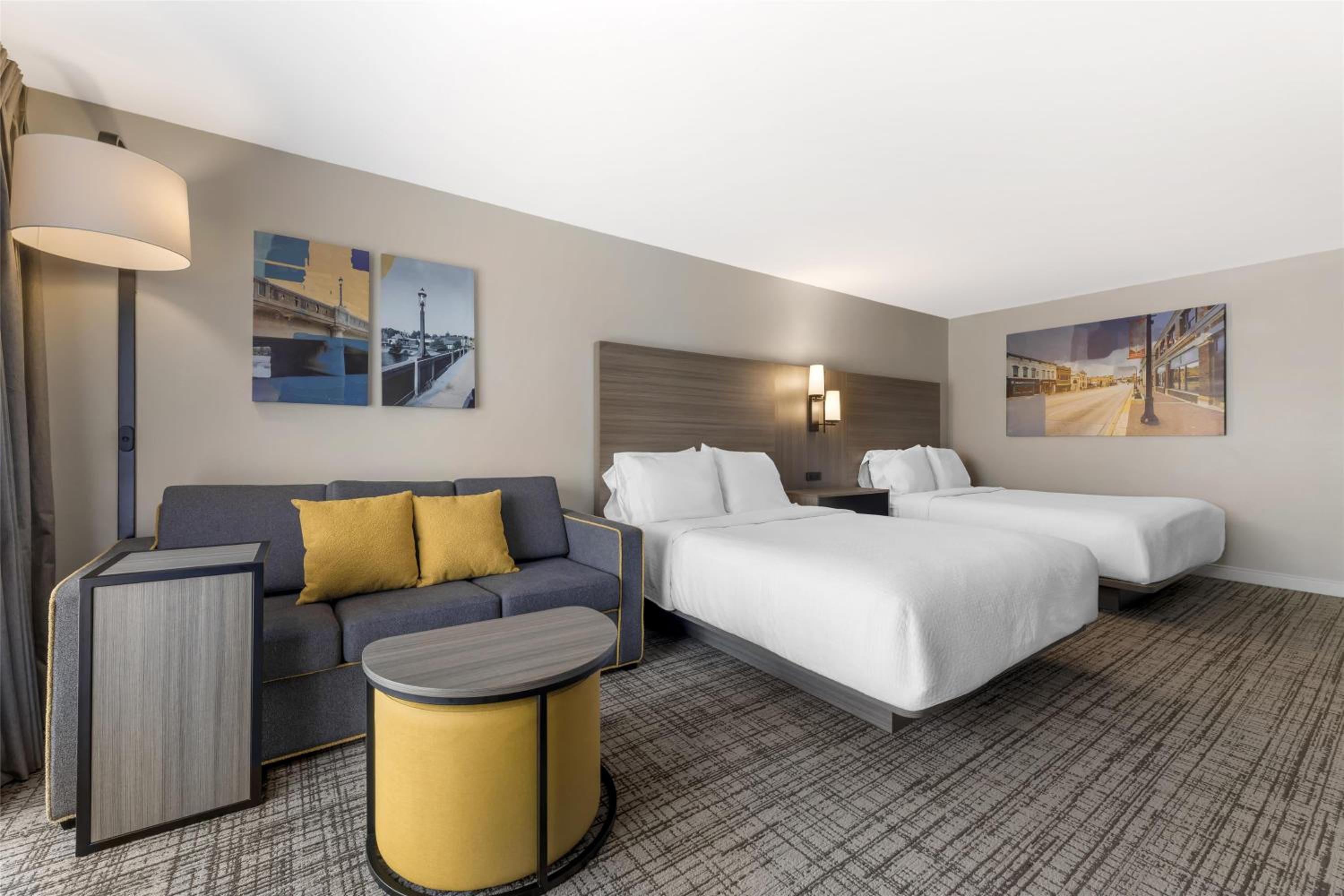 Queen Room with Two Queen Beds and Sofa Bed - Bath Tub/Disability Access - Photo 2