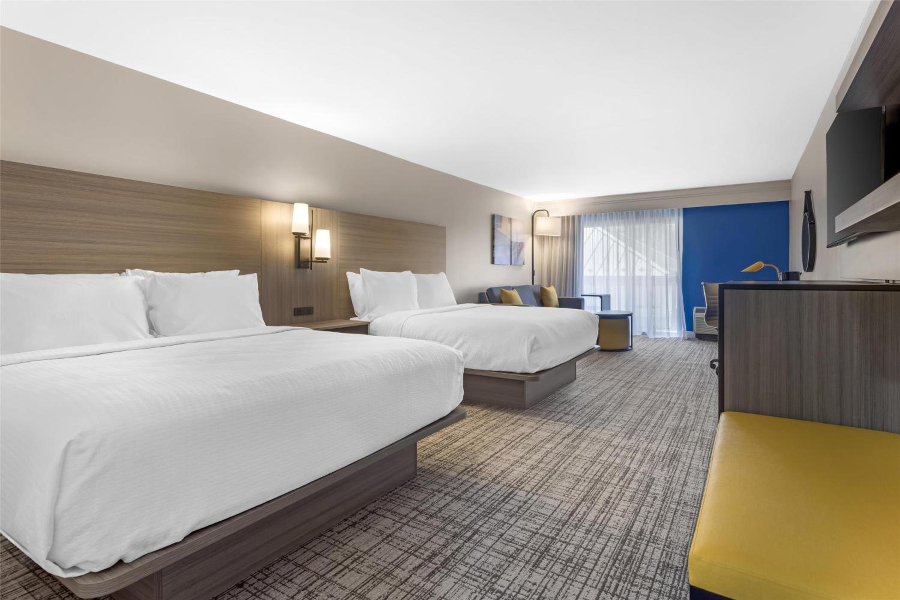 Queen Room with Two Queen Beds and Sofa Bed - Terrace/Non-Smoking - Photo 1