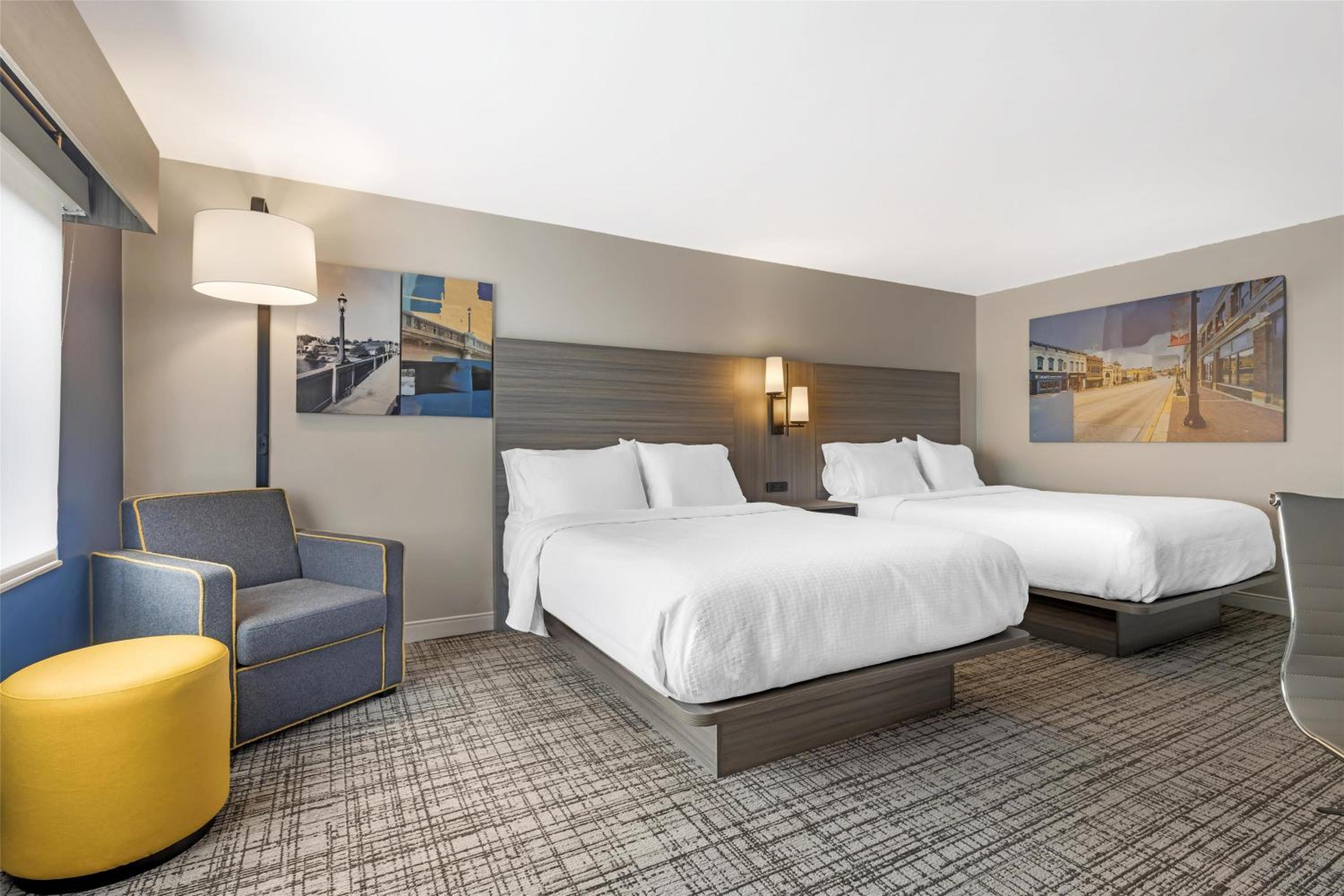 Queen Room with Two Queen Beds and Bath Tub - Disability Access - Photo 1