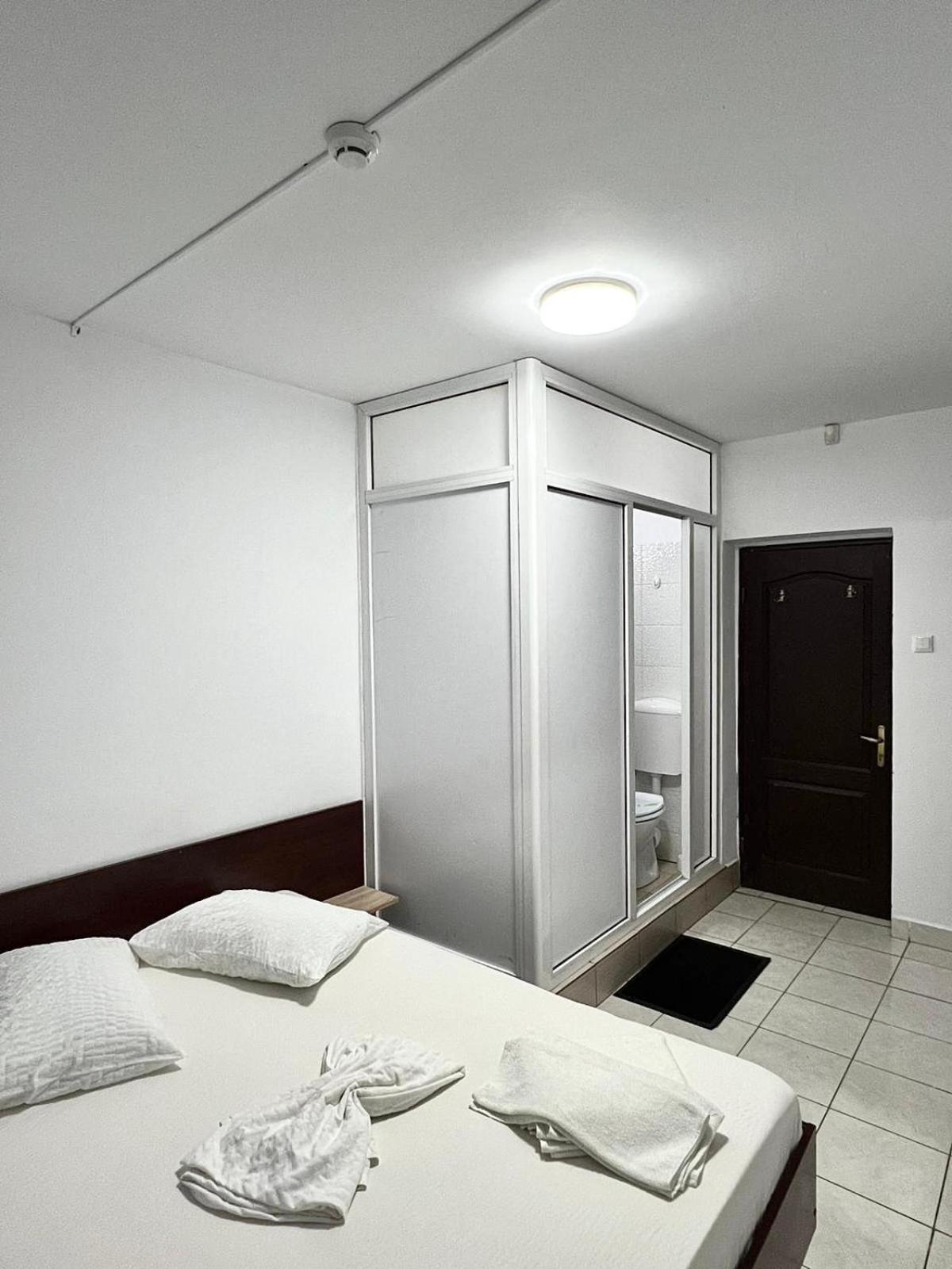 Budget Double Room photo 2