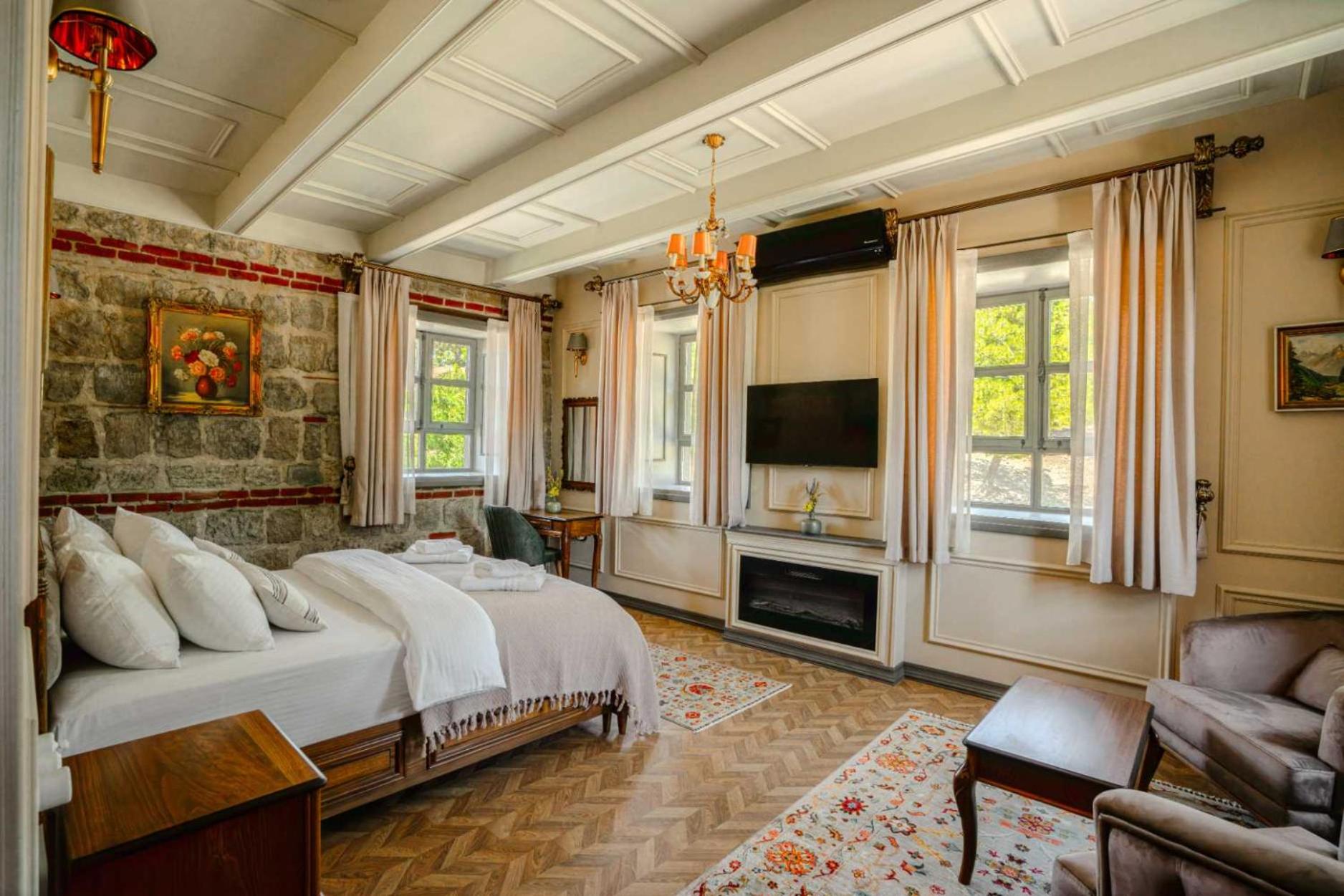 Deluxe Suite