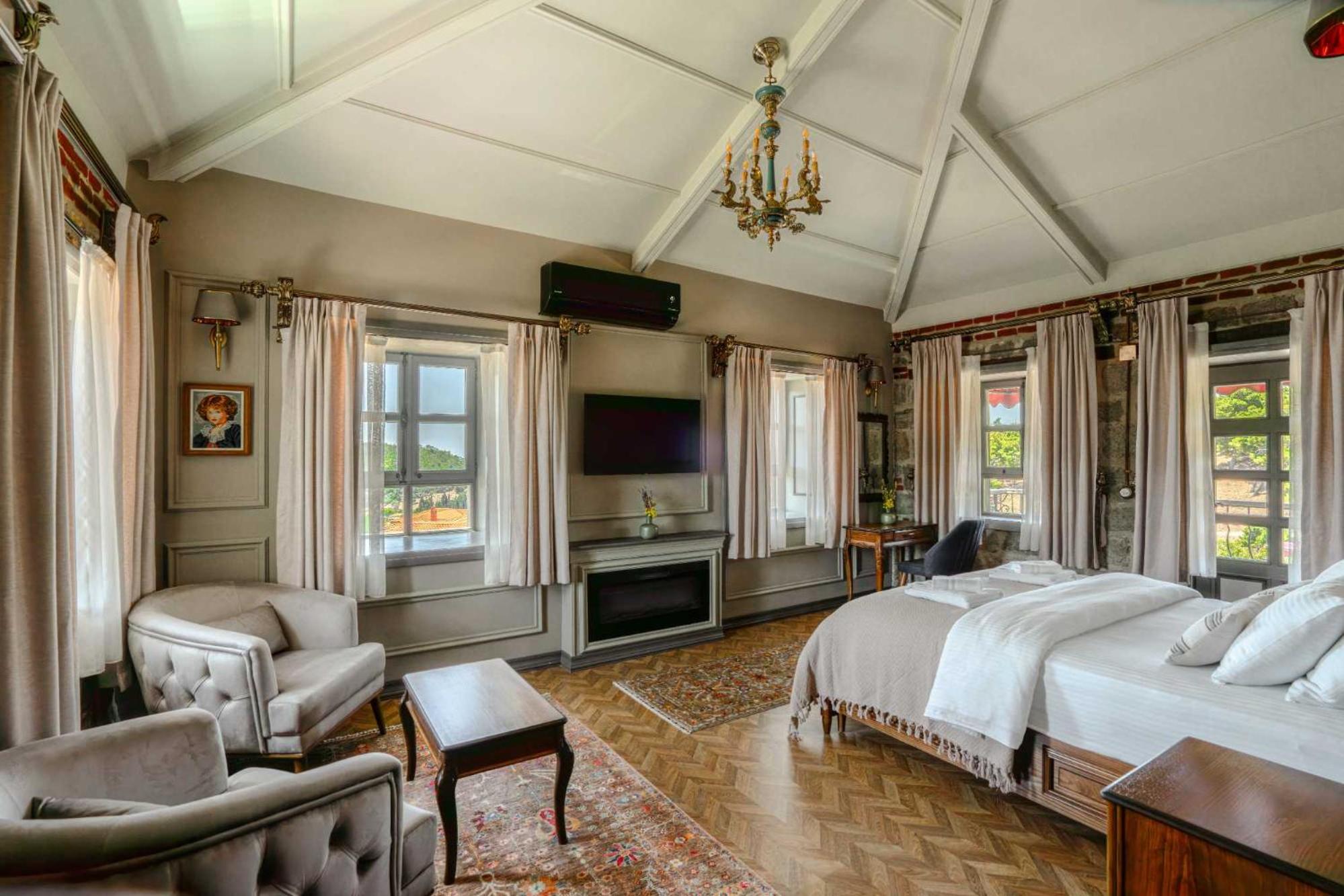 Deluxe Suite with Sea View